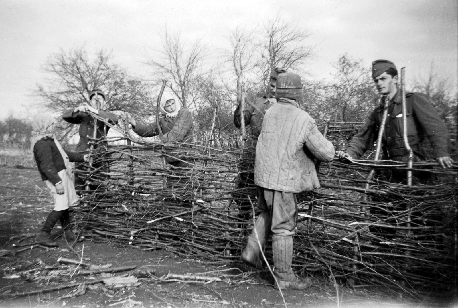 1942, Ladinek Viktor, eastern front, twig fence, Fortepan #264745