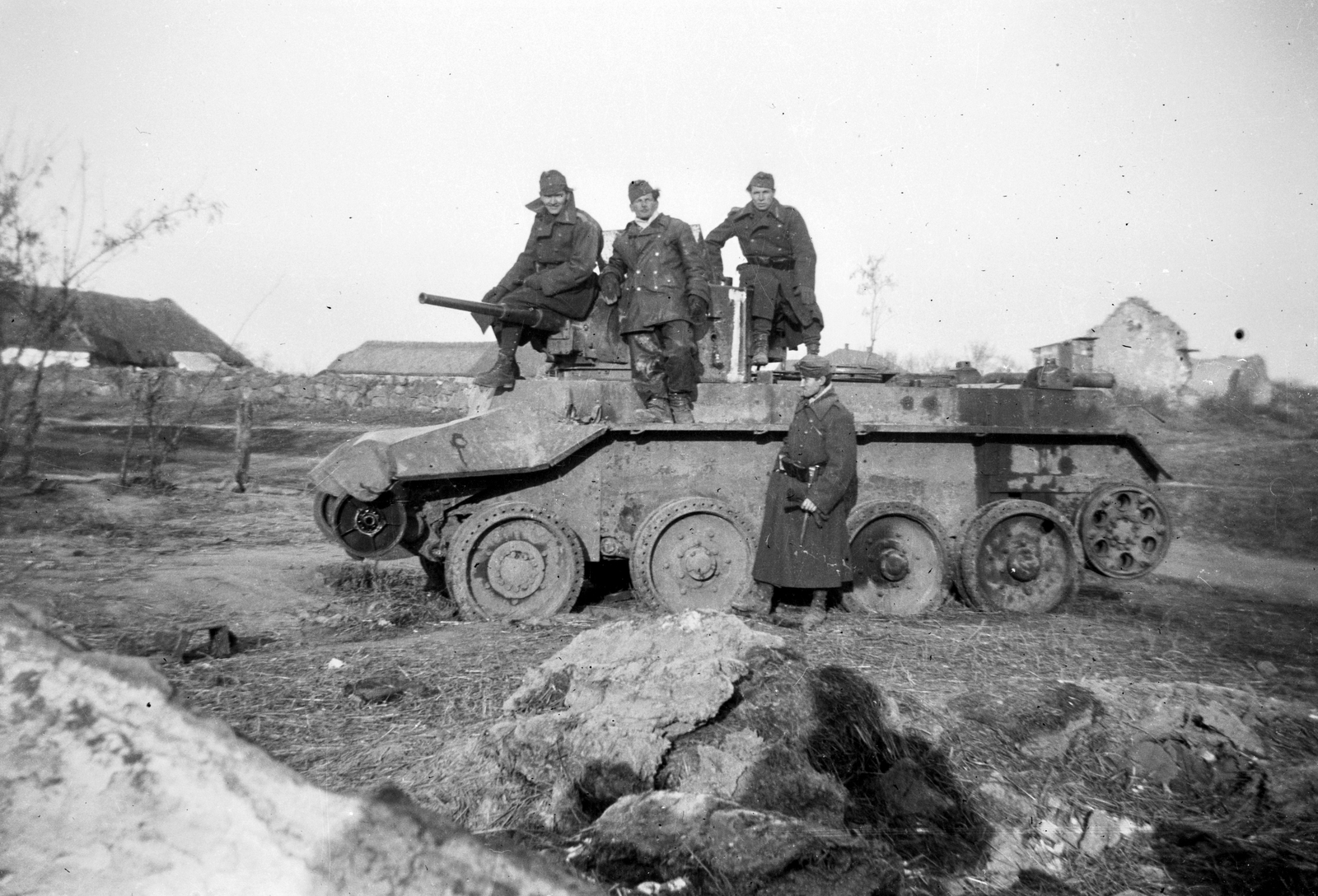 1942, Ladinek Viktor, Soviet soldier, BT-5, tank, eastern front, BT-2, Fortepan #264746