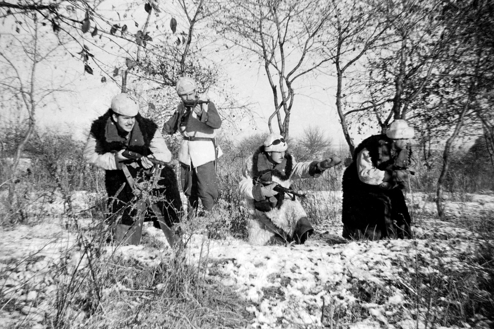 Russia, a 3. honvéd gépkocsizó lövészzászlóalj katonái., 1943, Ladinek Viktor, soldier, winter, shades, machine gun, Fortepan #264750