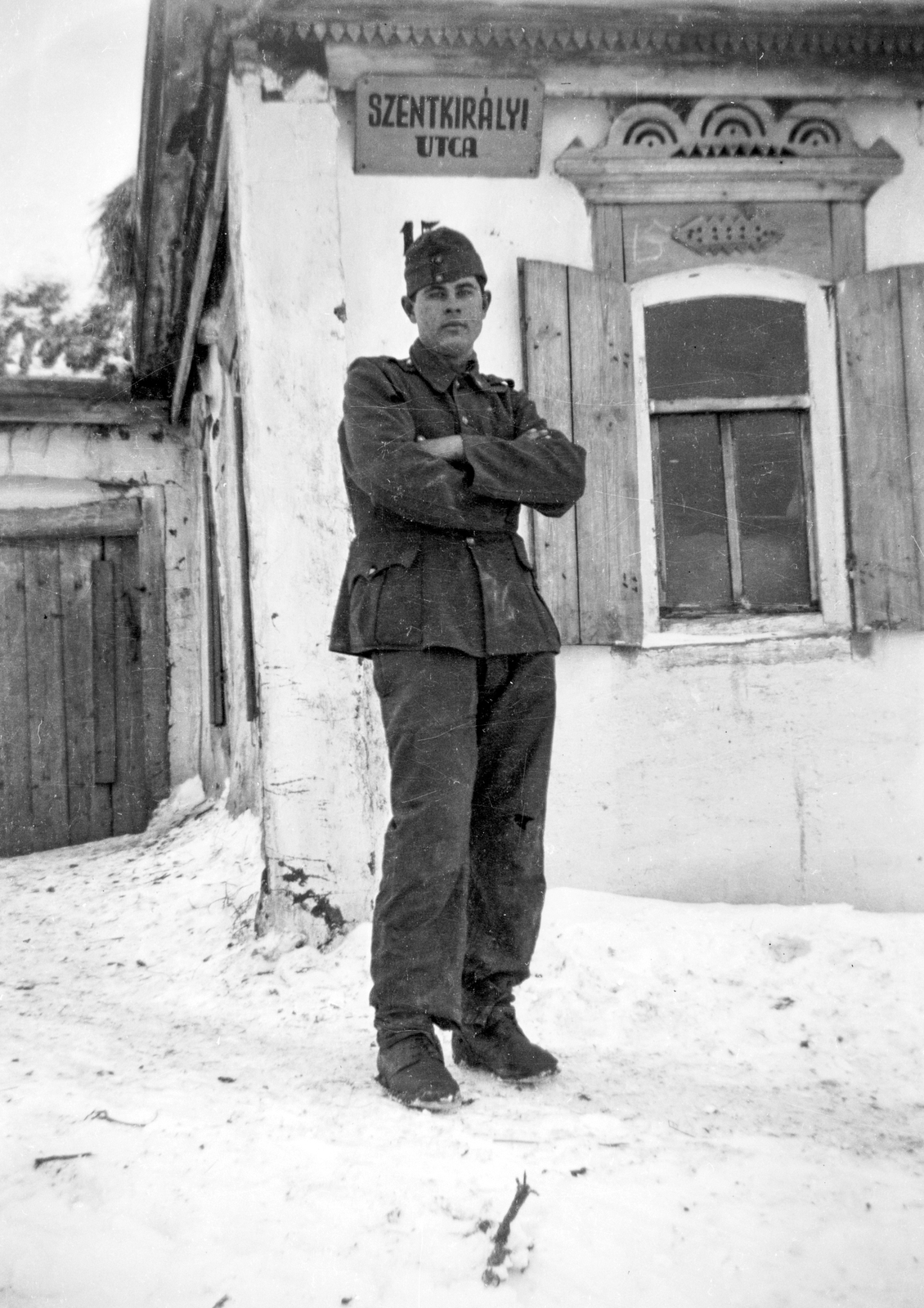 Russia, a 3. honvéd gépkocsizó lövészzászlóalj katonája., 1943, Ladinek Viktor, arms crossed over the chest, portrait, soldier, Fortepan #264753