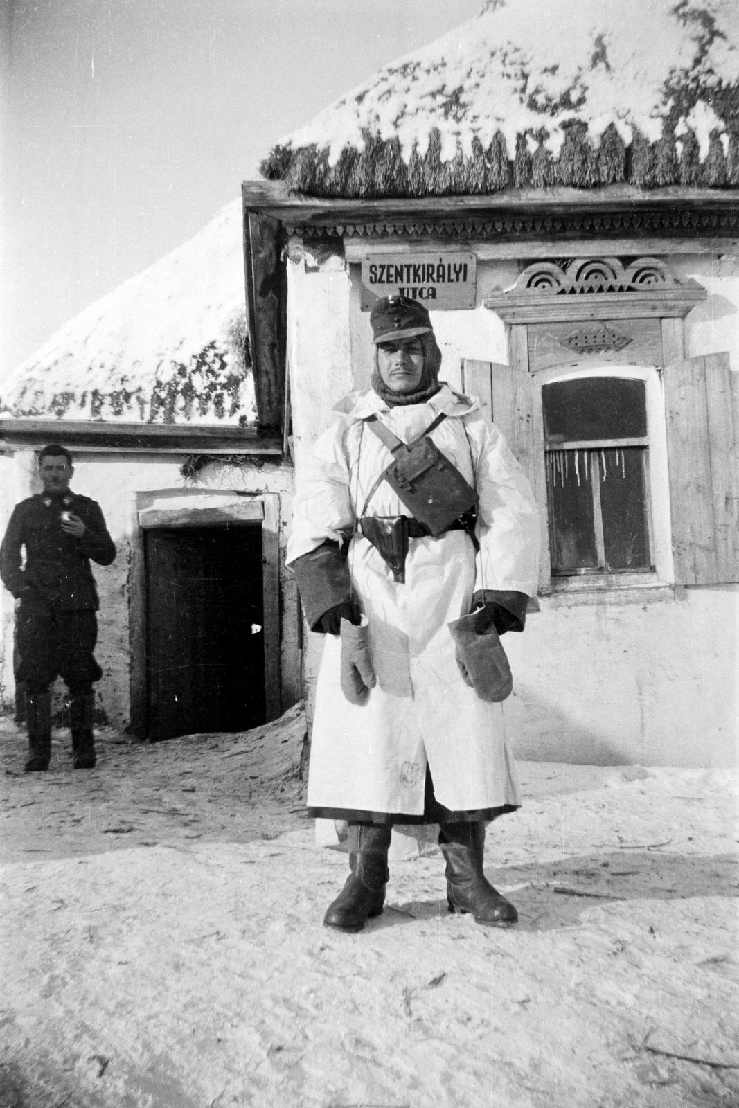 Russia, a 3. honvéd gépkocsizó lövészzászlóalj katonái., 1943, Ladinek Viktor, snow cloak, felt boots, portrait, Fortepan #264756