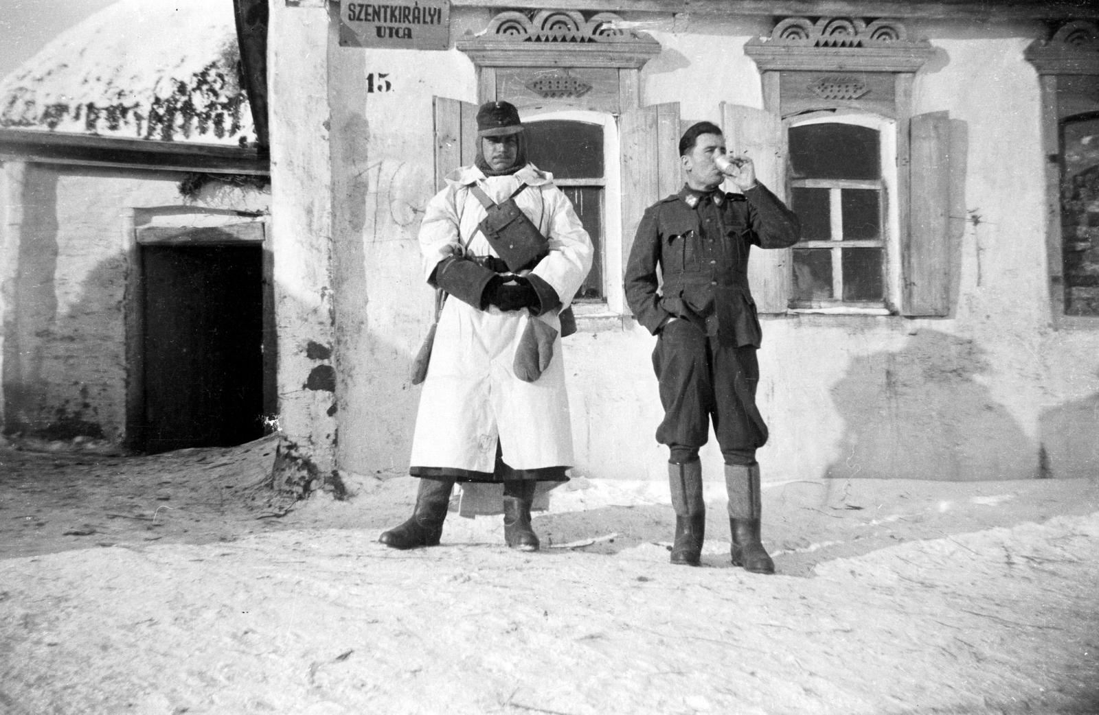 Oroszország, a 3. honvéd gépkocsizó lövészzászlóalj katonái., 1943, Ladinek Viktor, nemezcsizma, utcanévtábla, Fortepan #264757