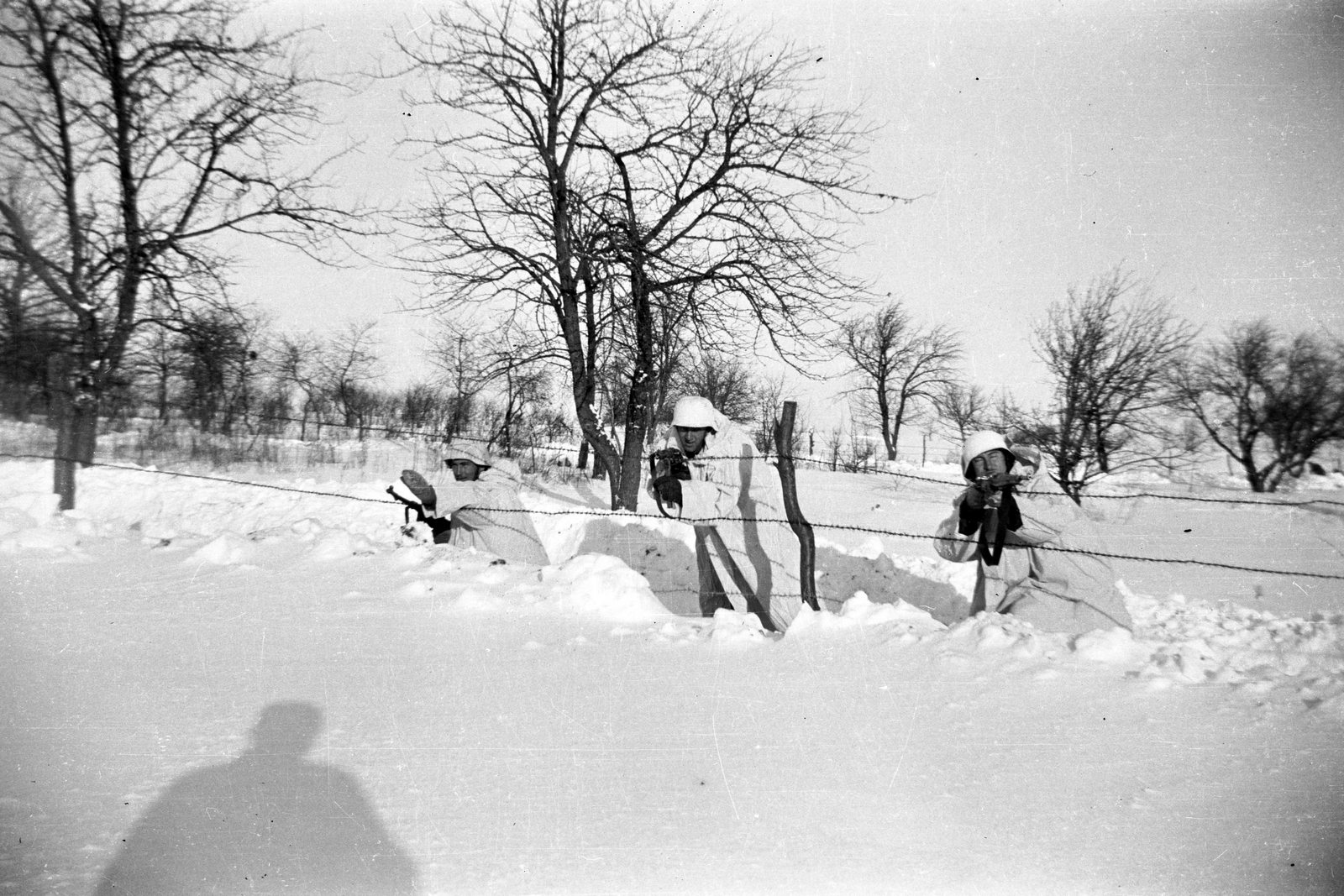 Russia, a 3. honvéd gépkocsizó lövészzászlóalj katonái., 1943, Ladinek Viktor, snow cloak, Fortepan #264760