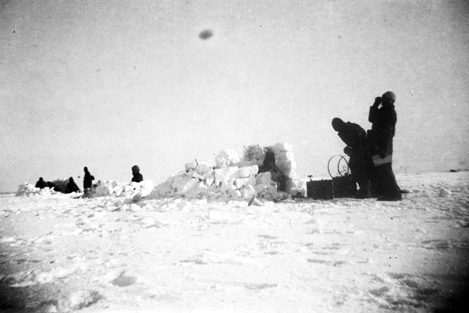 Russia, a felvétel a 3. honvéd gépkocsizó lövészzászlóalj utóvédharcai alatt, a 2. magyar hadsereg visszavonulása közben készült., 1943, Ladinek Viktor, radio, Fortepan #264767