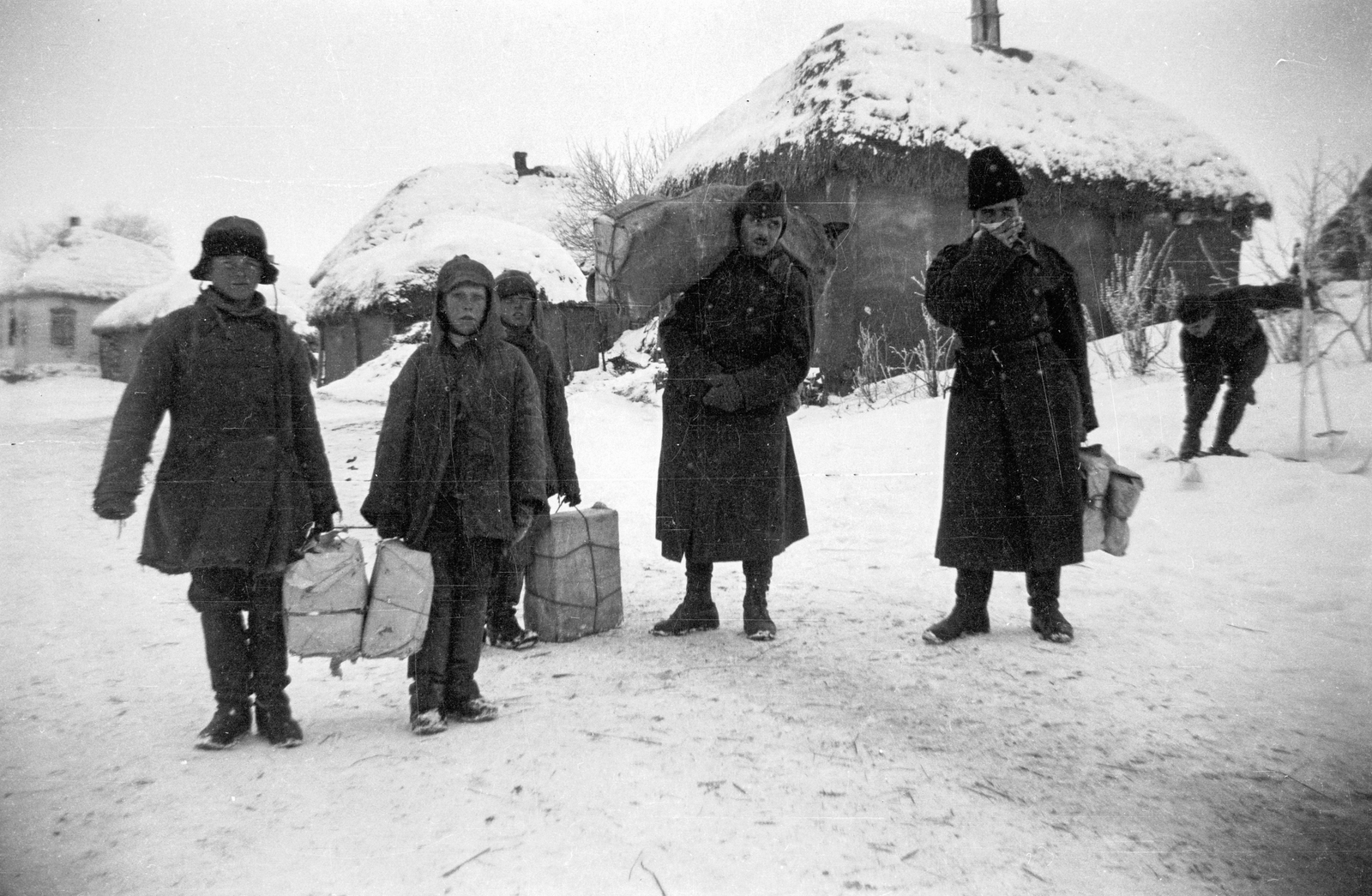 Russia, a felvétel 2. magyar hadsereg egységeinek visszavonulása közben készült., 1943, Ladinek Viktor, Fortepan #264776