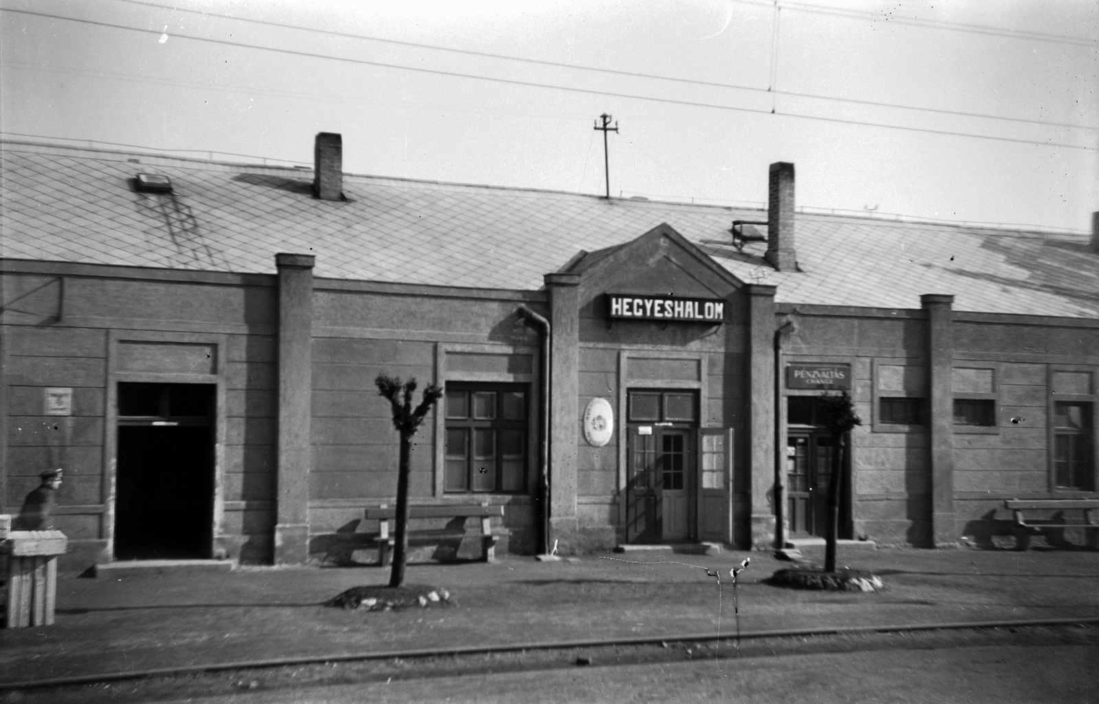 Hungary, Hegyeshalom, vasútállomás., 1943, Ladinek Viktor, train station, train, Hungarian Railways, Fortepan #264779