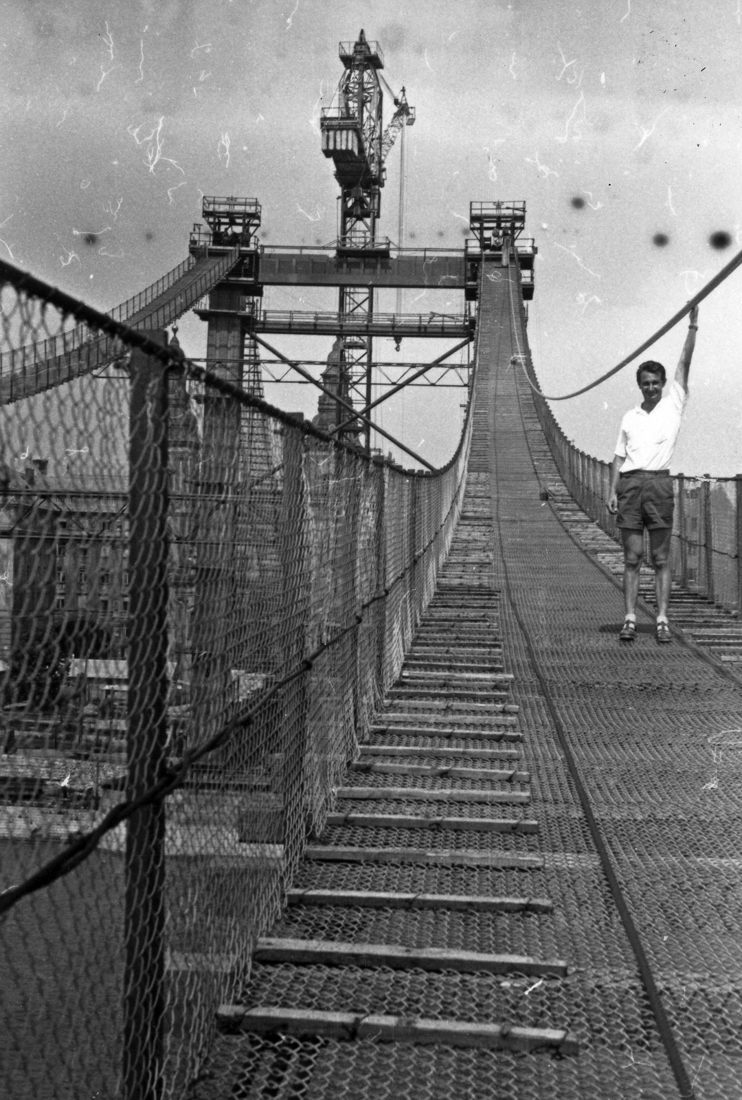 Magyarország, Budapest, az Erzsébet híd építése, a déli szerelőszőnyeg a pesti hídfő felé nézve., 1963, Bambi, építkezés, hídépítés, toronydaru, vasszerkezet, Fortepan #26479