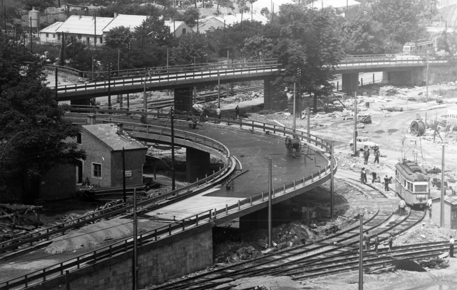 Hungary, Budapest I., Döbrentei tér, az Erzsébet híd lehajtójának építése., 1964, Bambi, construction, tram, bridge building, Budapest, Fortepan #26481