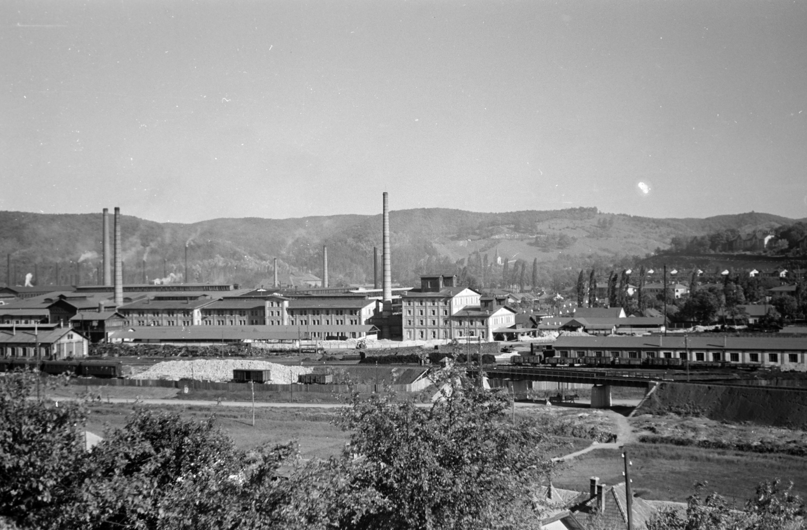 Hungary, Ózd, Roób pihenő és kilátóhely, rálátás a Rimamurány-Salgótarjáni Vasmű Rt (később Ózdi Kohászati Üzemek) gyártelepére., 1943, Horváth József, Fortepan #264850