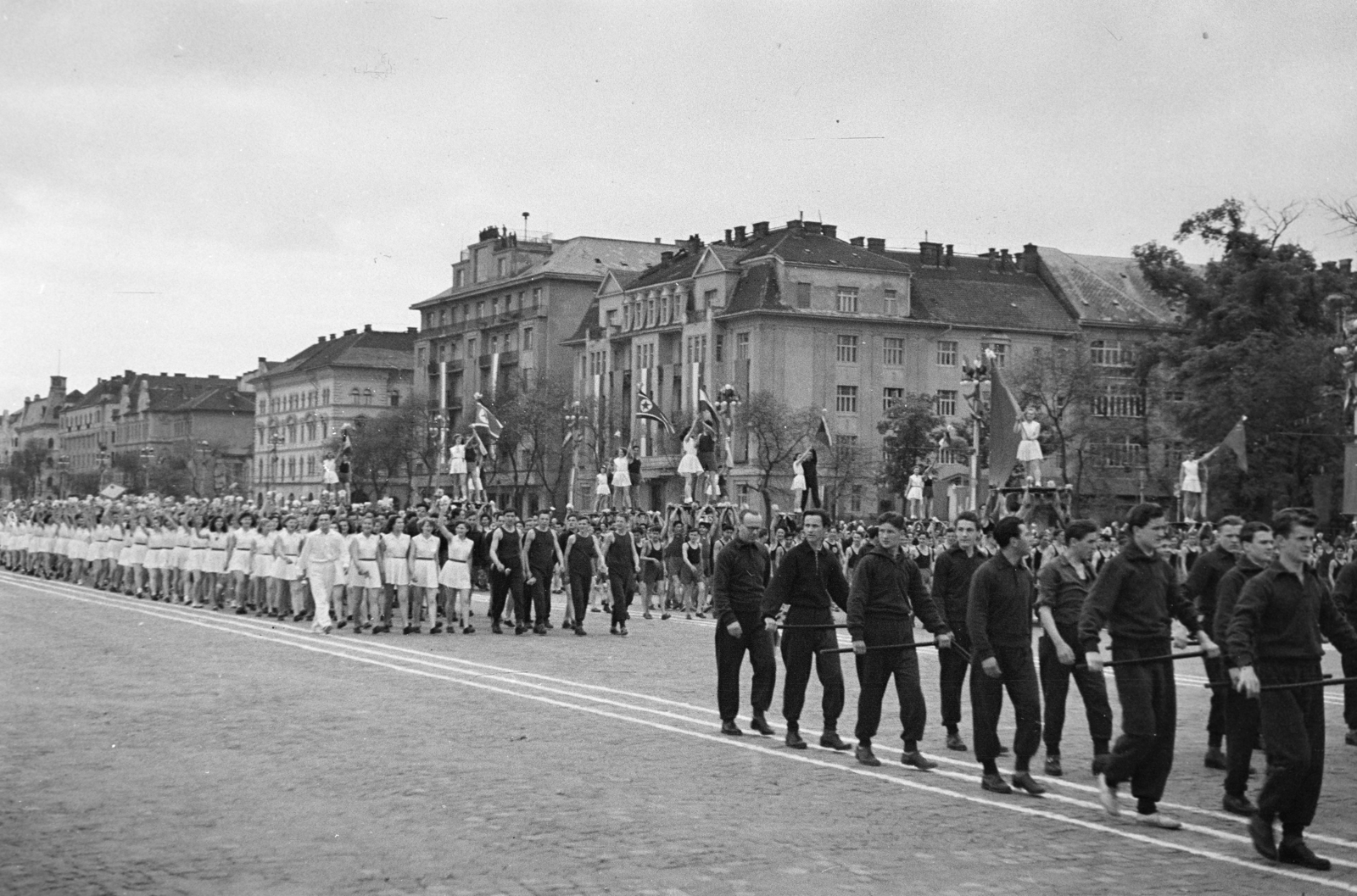 Hungary, Budapest XIV.,Budapest VI., Ötvenhatosok tere (Sztálin tér), május 1-i felvonulás., 1953, Horváth József, march, 1st of May parade, Budapest, Fortepan #264904