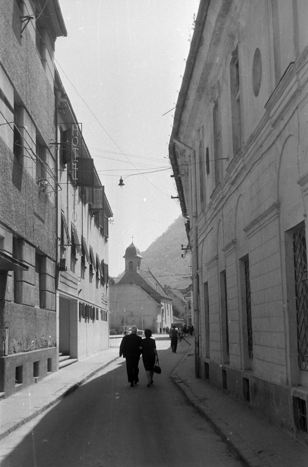 Romania,Transylvania, Brașov, Szent János utca (Strada Sfantul Ioan), szemben a Ferences templom és kolostor., 1967, Horváth József, Fortepan #264922