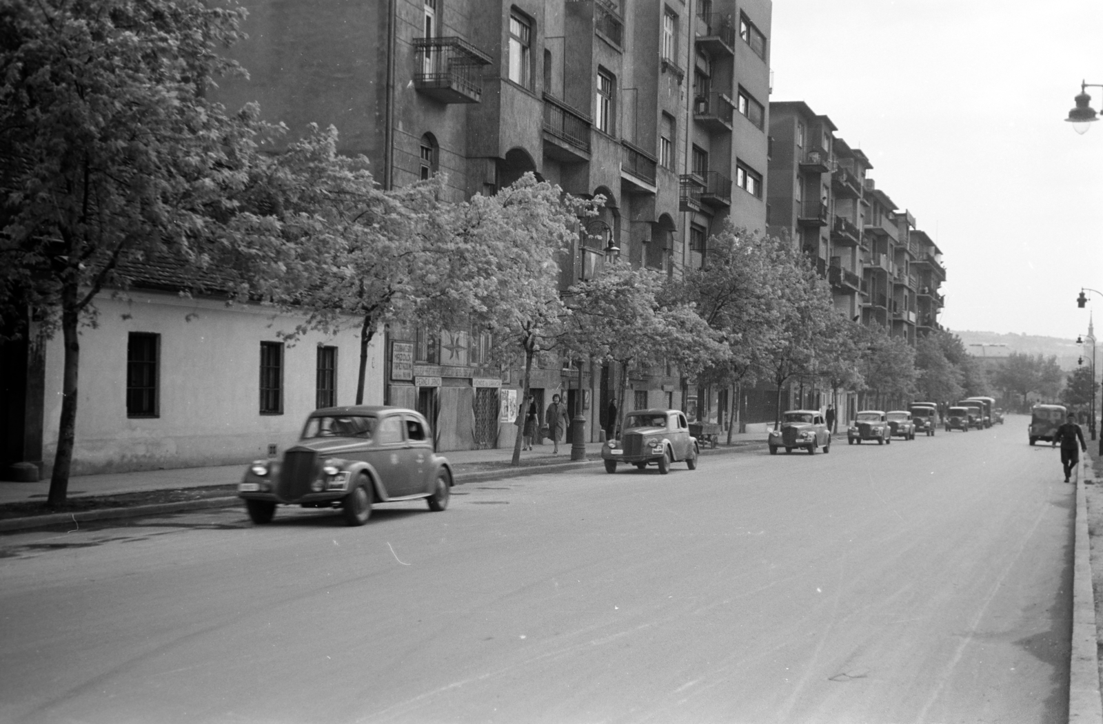 Hungary, Budapest I., az Attila (IV. Béla) úton vonuló Magyar Királyi Haditudósító század szemléje, a harctérre való elindulás előtt, 1942. május 23-án., 1942, Horváth József, Budapest, Fortepan #264996