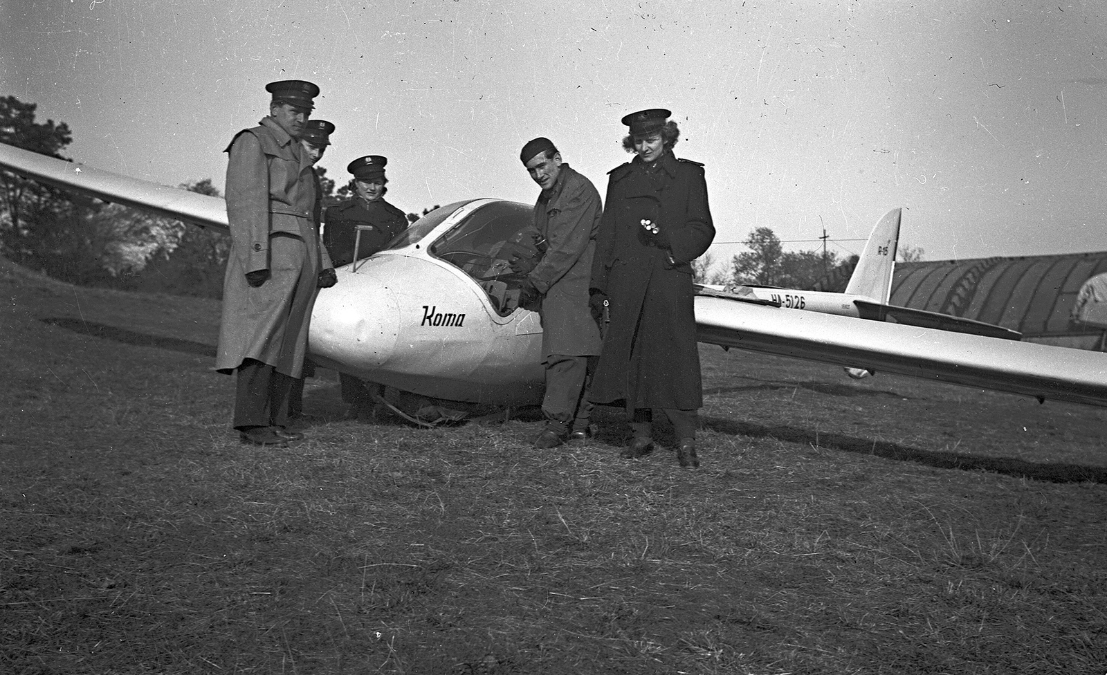 Magyarország, Budaörs, Farkashegyi vitorlázó repülőtér, Rubik R-15b típusú vitorlázó repülőgép., 1953, Erky-Nagy Tibor, közlekedés, egyenruha, magyar gyártmány, repülőgép, repülőtér, vitorlázó repülőgép, Rubik Ernő-terv, Fortepan #26502