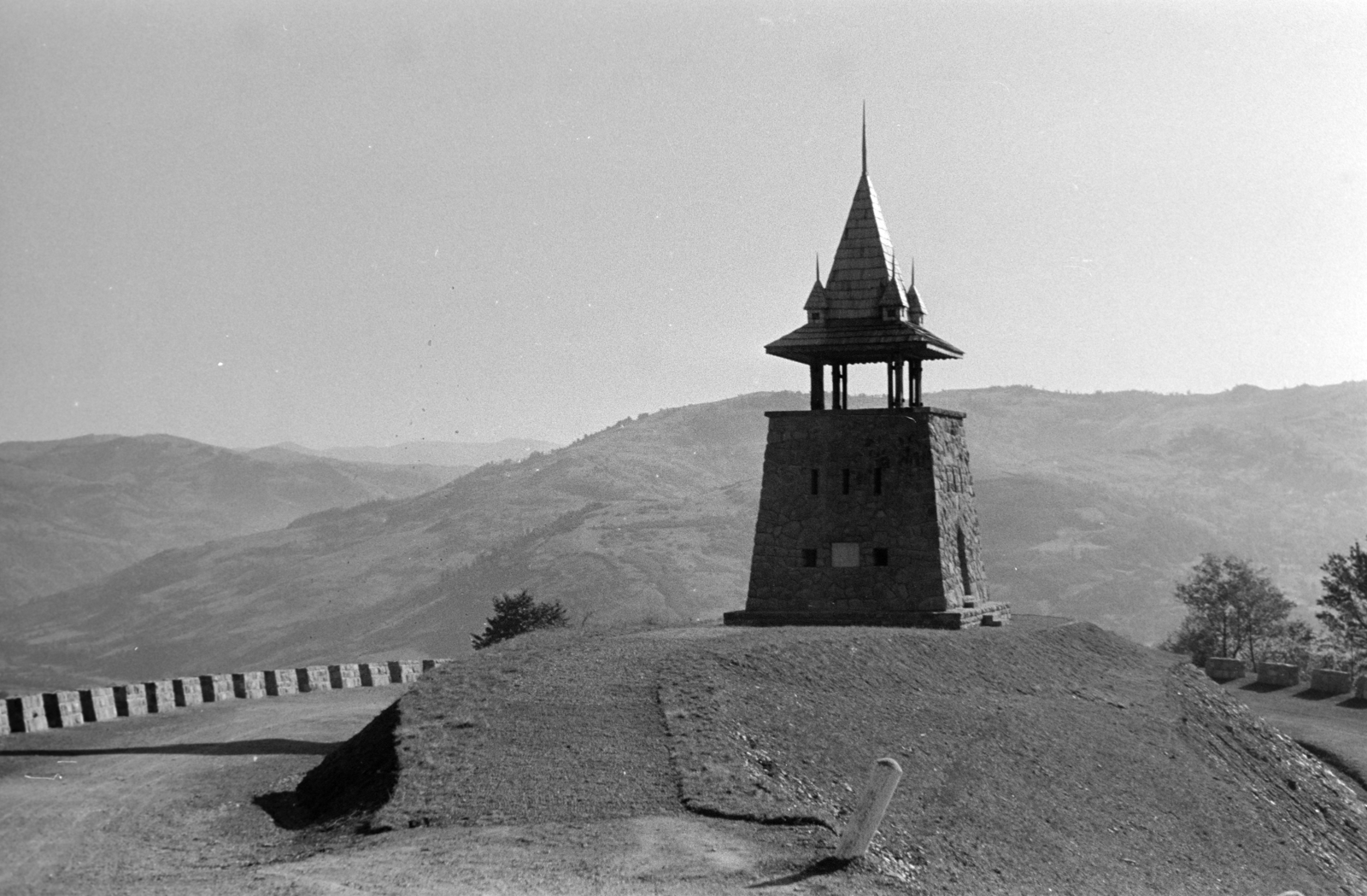 Ukraine,Zakarpattia Oblast, a felvétel Rahó és Alsókálinfalva közötti új út egyik szakaszának átadásakor készült., 1943, Horváth József, tower, Fortepan #265038