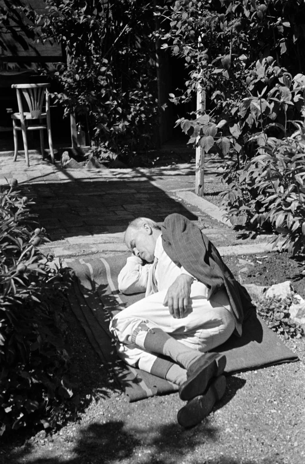 1940, Horváth József, Best of, sleeping, relaxation, garter, Fortepan #265045