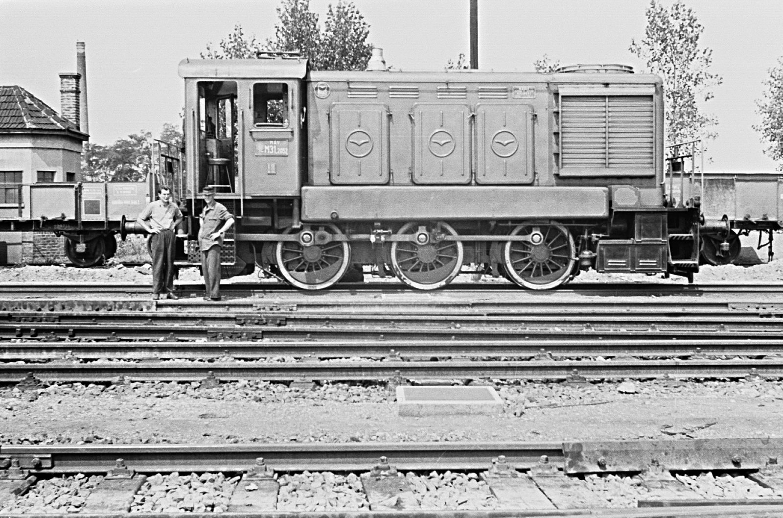 Hungary, A MÁV M31.2052 pályaszámú diesel-hidraulikus mozdonya., 1962, Erky-Nagy Tibor, Hungarian Railways, railway, Hungarian brand, tableau, diesel locomotive, MÁV M31 series, Fortepan #26514