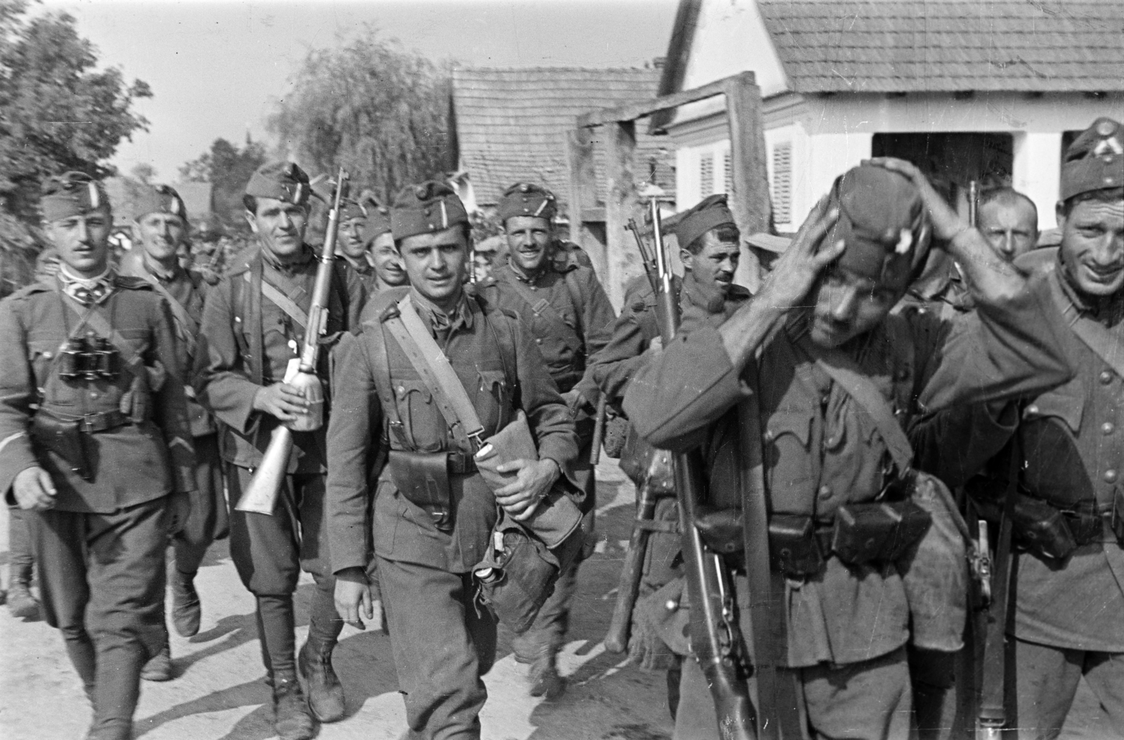 Romania,Transylvania, Észak-Erdély, a felvétel a magyar csapatok bevonulása idején készült., 1940, Horváth József, gun, telescope, Fortepan #265157