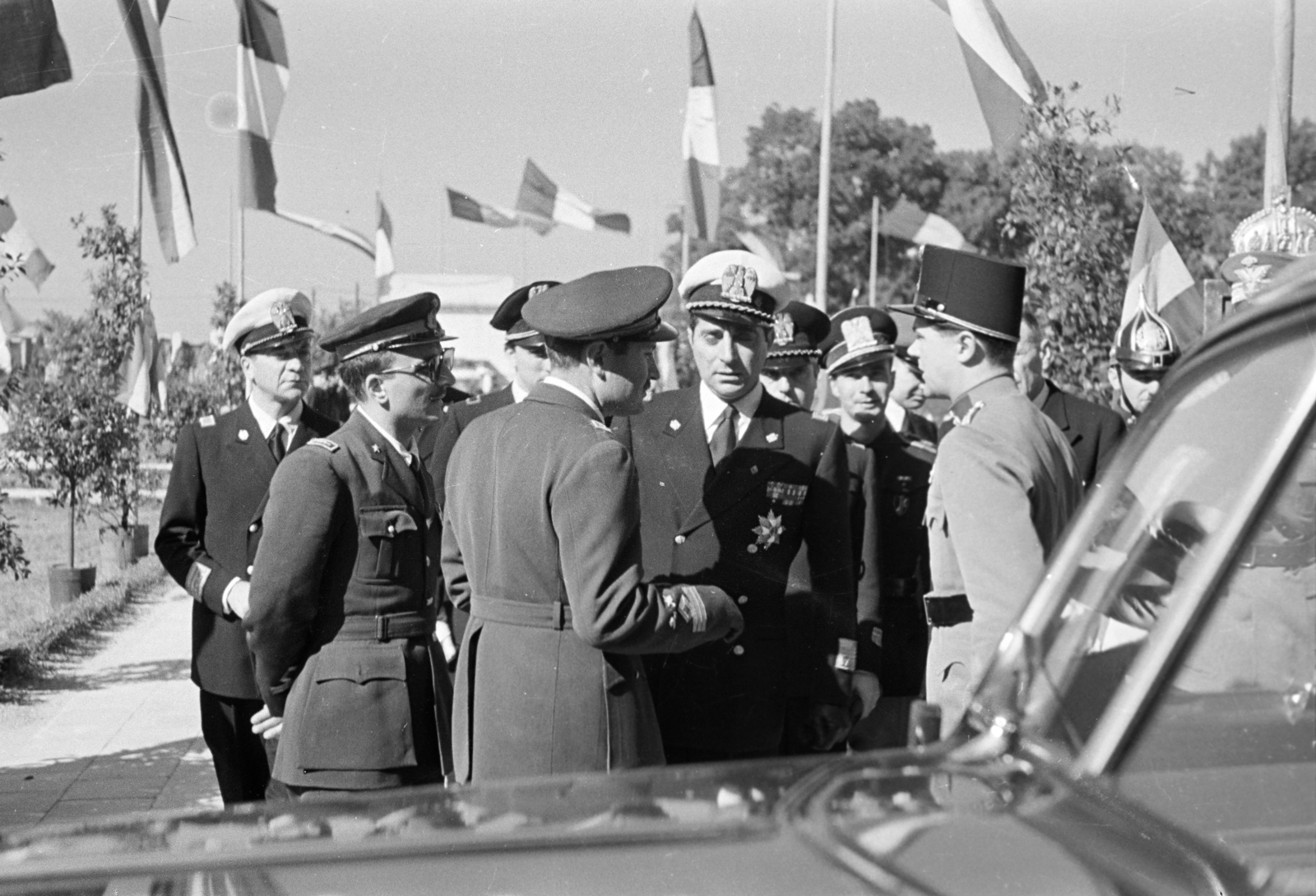 Hungary, Budapest X., Új Köztemető, az első világháborús olasz hősi halottak parcellája. Olasz küldöttség, közepén félig háttal Vittorio Mussolini (Benito Mussolini fia). A felvétel 1942. szeptember 25-én készült., 1942, Horváth József, Budapest, Fortepan #265166