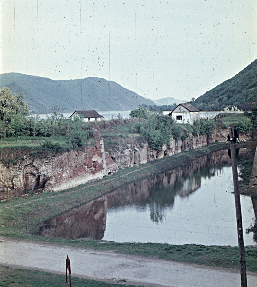 Romania, Ada Kaleh, 1964, Erky-Nagy Tibor, colorful, lake, river, water surface, ruins, shore, shore, island, Danube, Fortepan #26517