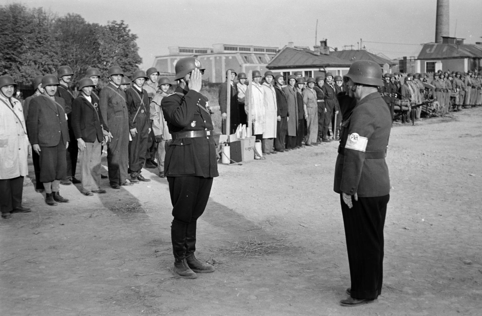 Hungary, Budapest XI., Sopron út - Nádorliget utca (Nándorfejérvár út) - Hauszmann Alajos út határolta terület, légoltalmi gyakorlat., 1942, Horváth József, salute, armband, air defense, Budapest, Fortepan #265194
