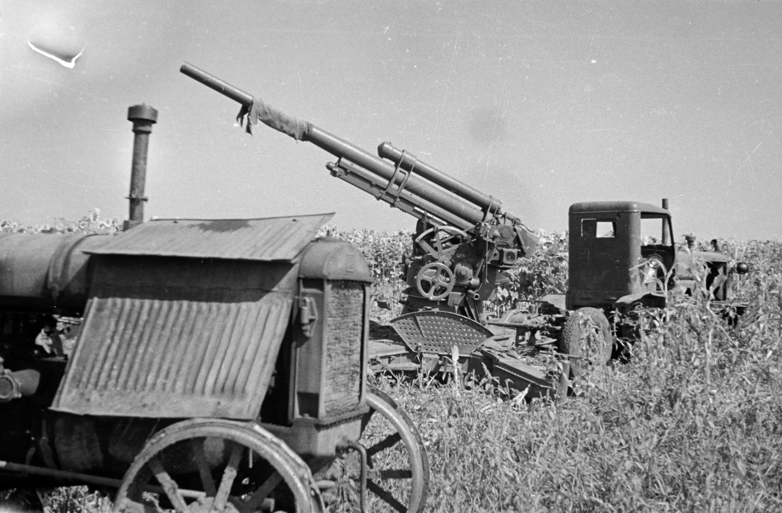 Ukrajna, 1941, Horváth József, keleti front, járműroncs, légvédelmi ágyú, Fortepan #265221