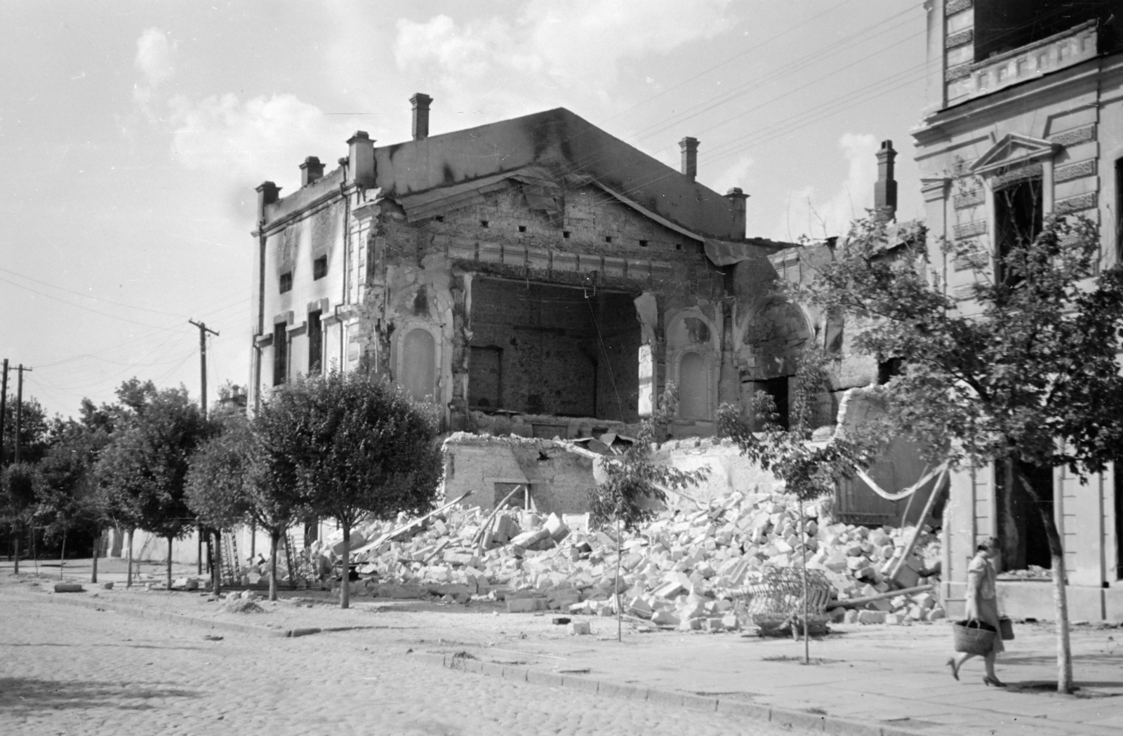 Ukrajna, Mikolajiv, (ekkor Nyikolajev), Szpaszka utca a Szoborna utca és a Ljahina utca között., 1941, Horváth József, épületkár, háborús kár, Fortepan #265230