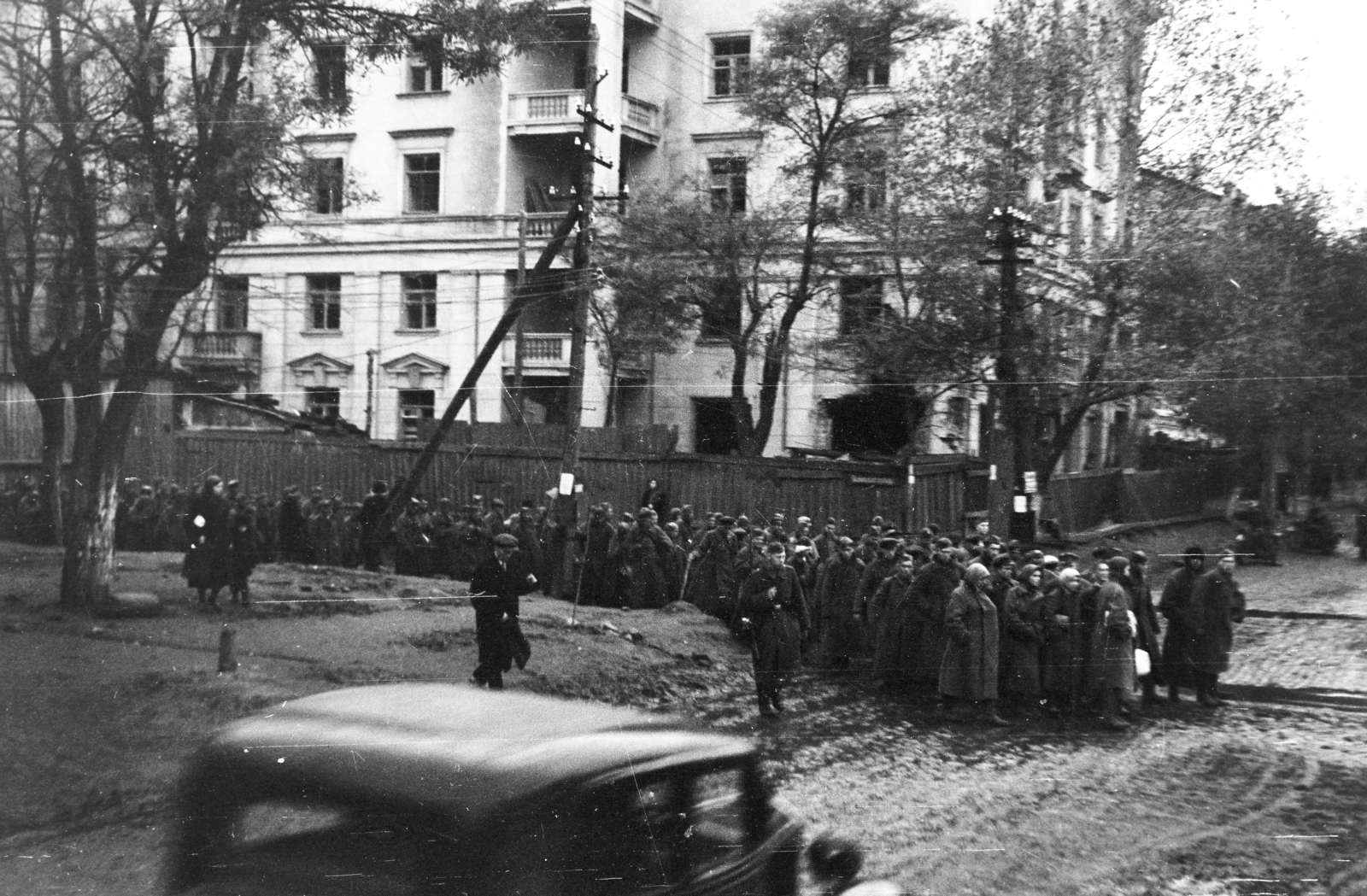 Ukraine, Dnipro, Leszi Ukrajinki (Puskin) sugárút, balra a Nagyija Alekszejenko (Csicserin) utca., 1941, Horváth József, Fortepan #265279