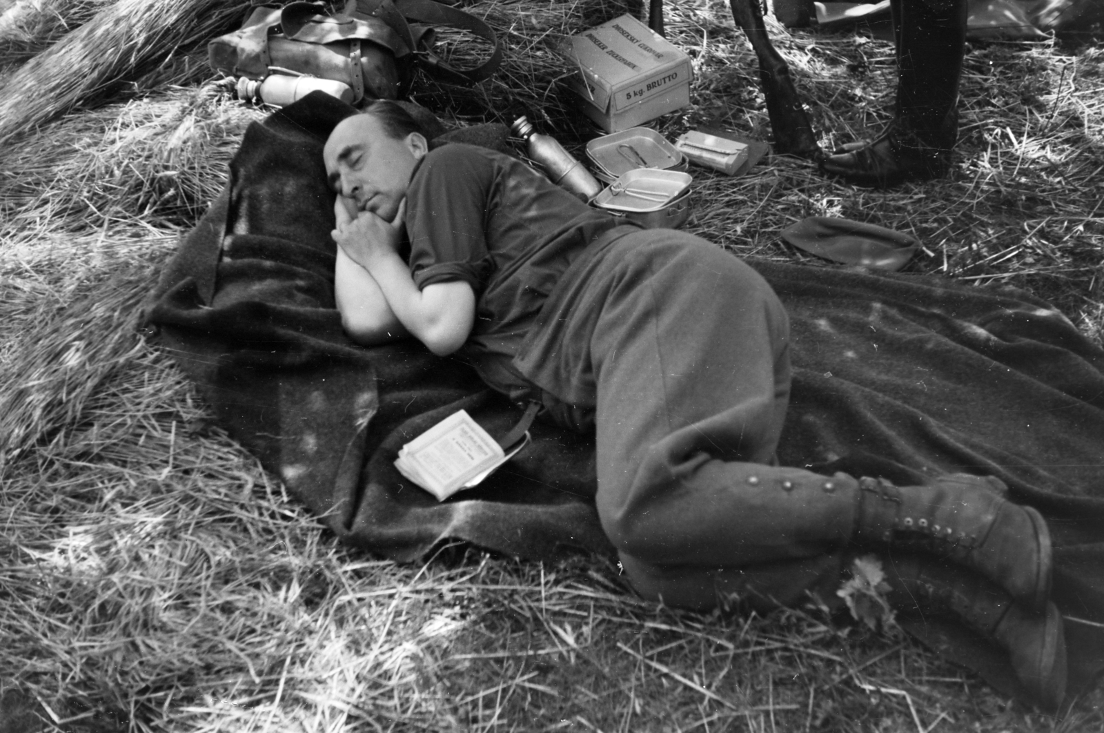 Ukraine, 1941, Horváth József, man, plaid, sleeping, boots, Fortepan #265300