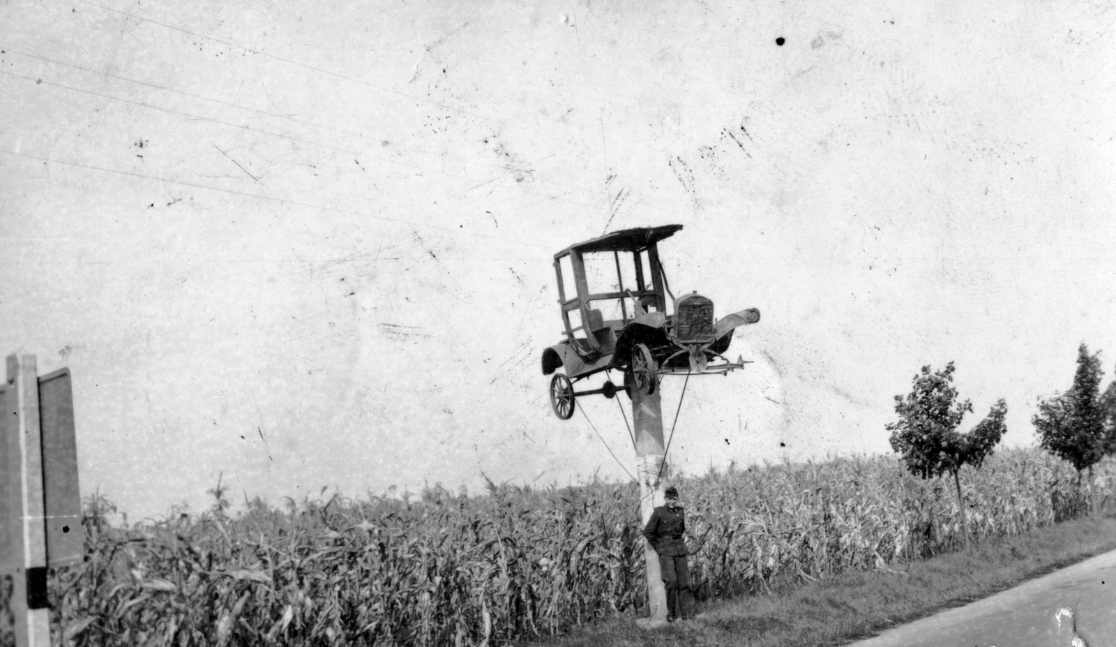 Hungary, Balatoni műút Lepsénynél, autósmementó., 1930, Fábián Sámuel, Ford-brand, wreck, automobile, Fortepan #26531