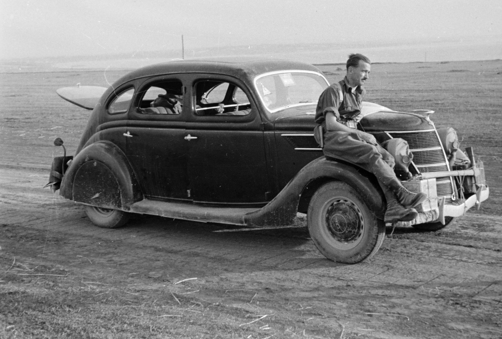 Ukraine, 1941, Horváth József, eastern front, gas mask, sitting on a car, Fortepan #265333