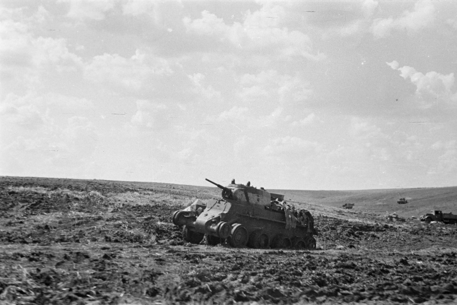 Ukraine, 1941, Horváth József, eastern front, tank, wreck, BT-5, Fortepan #265342