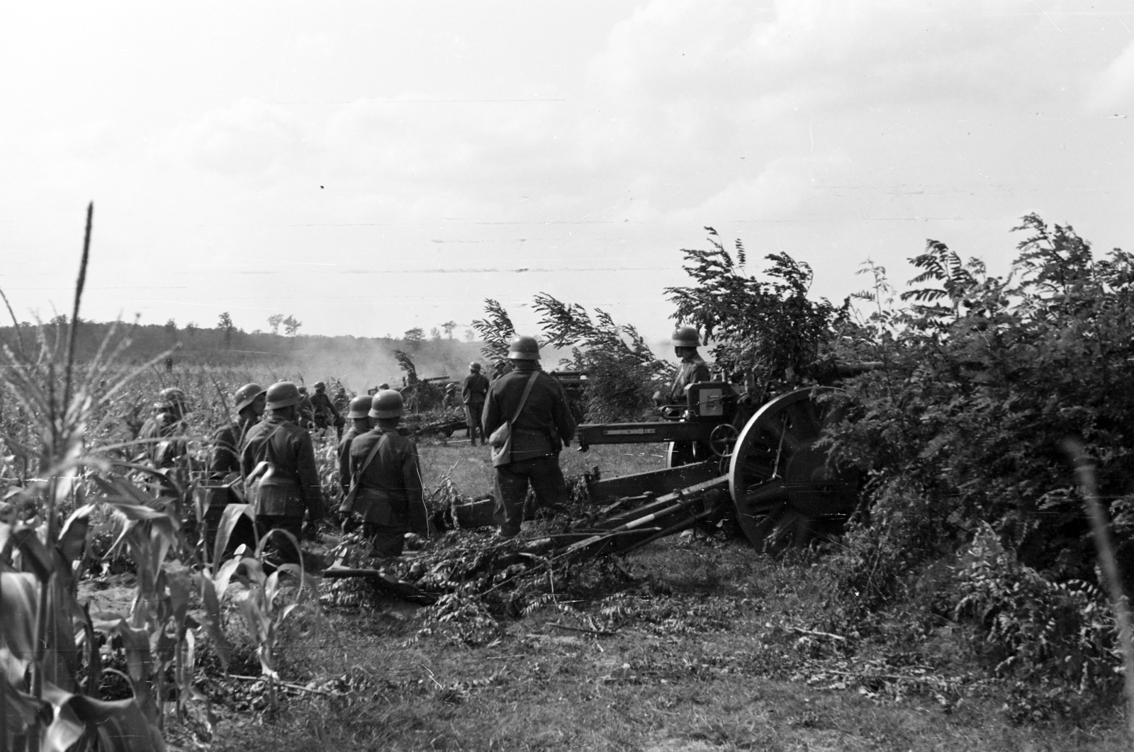 Magyarország, a Magyar Királyi Honvédség tábori tüzérségének hadgyakorlata., 1940, Horváth József, 10.5 cm leFH 18 tarack, tüzérség, löveg, ágyú, álcázás, Fortepan #265368