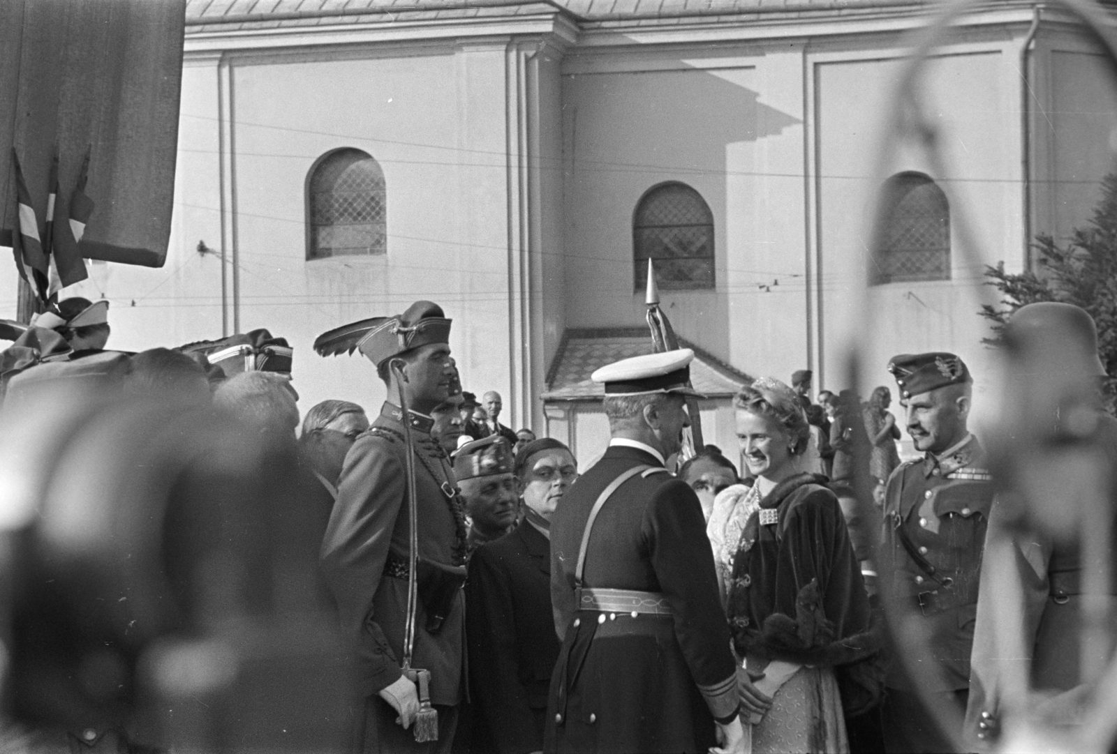 Romania,Transylvania, Oradea, Szent László tér (Piata Unirii), középen Horthy Miklós kormányzó, háttérben a Szent László-templom. A felvétel 1940. szeptember 7-én a kormányzói fogadó ünnepségen, a magyar csapatok bevonulása idején készült., 1940, Horváth József, Fortepan #265393