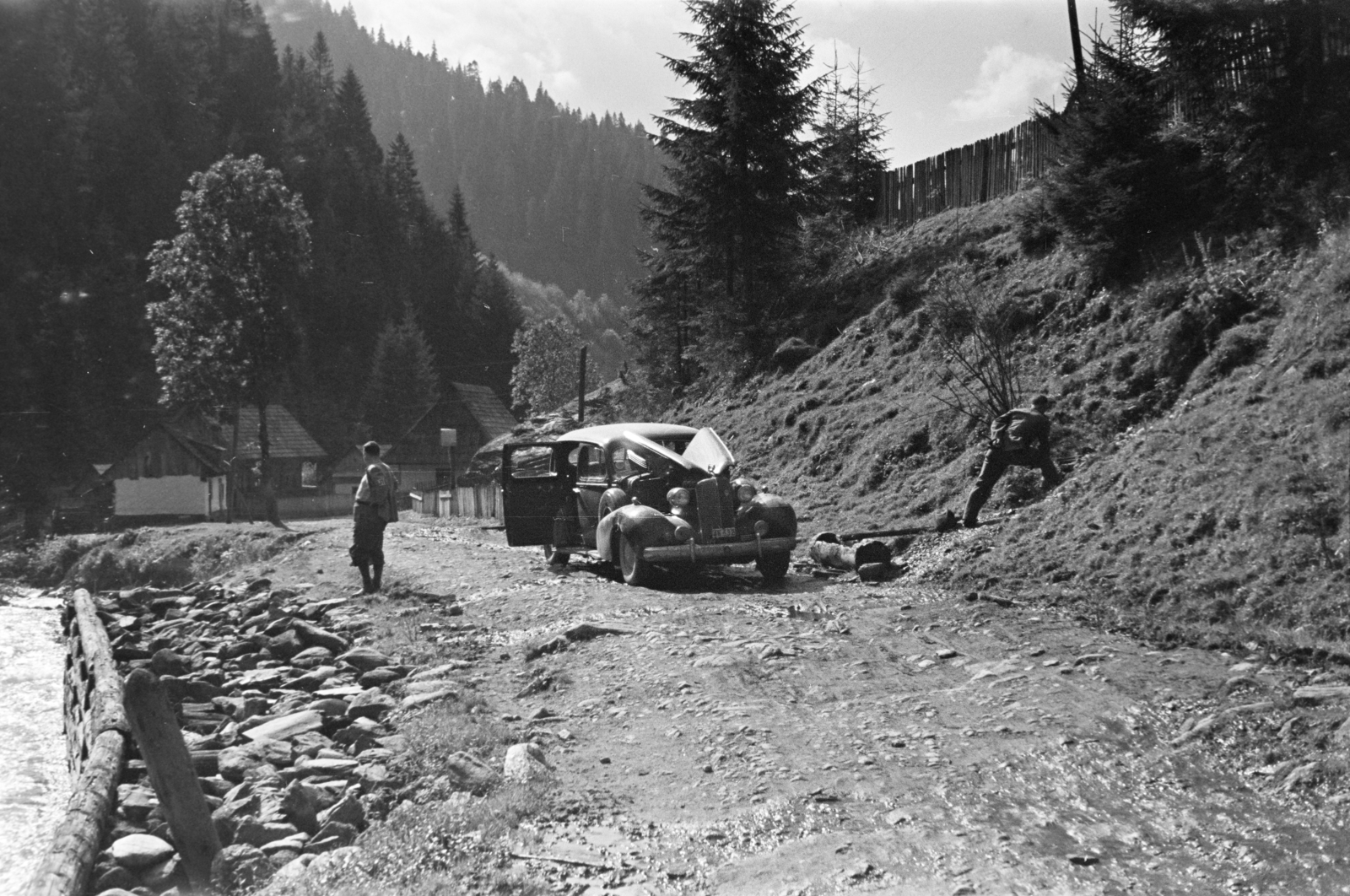 Romania,Transylvania, Észak-Erdély., 1940, Horváth József, car repair, automobile, Fortepan #265446
