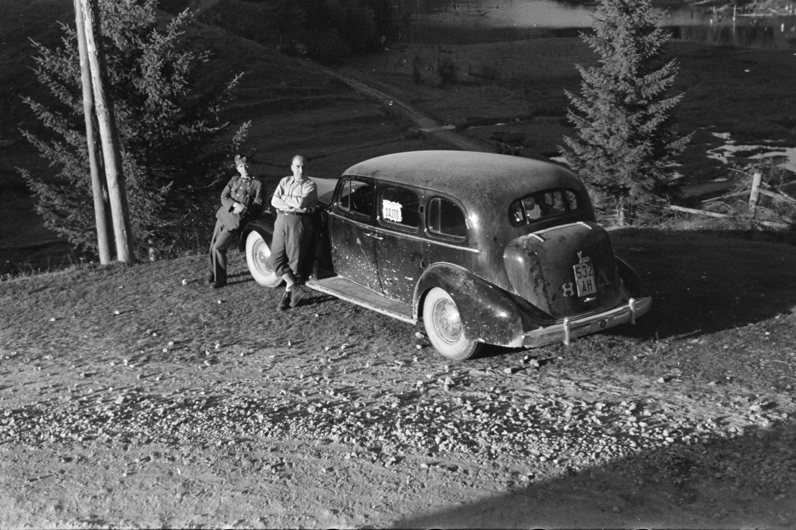 Romania,Transylvania, Lacul Rosu,Hasmas Mountains, 1940, Horváth József, leaning, automobile, Fortepan #265448