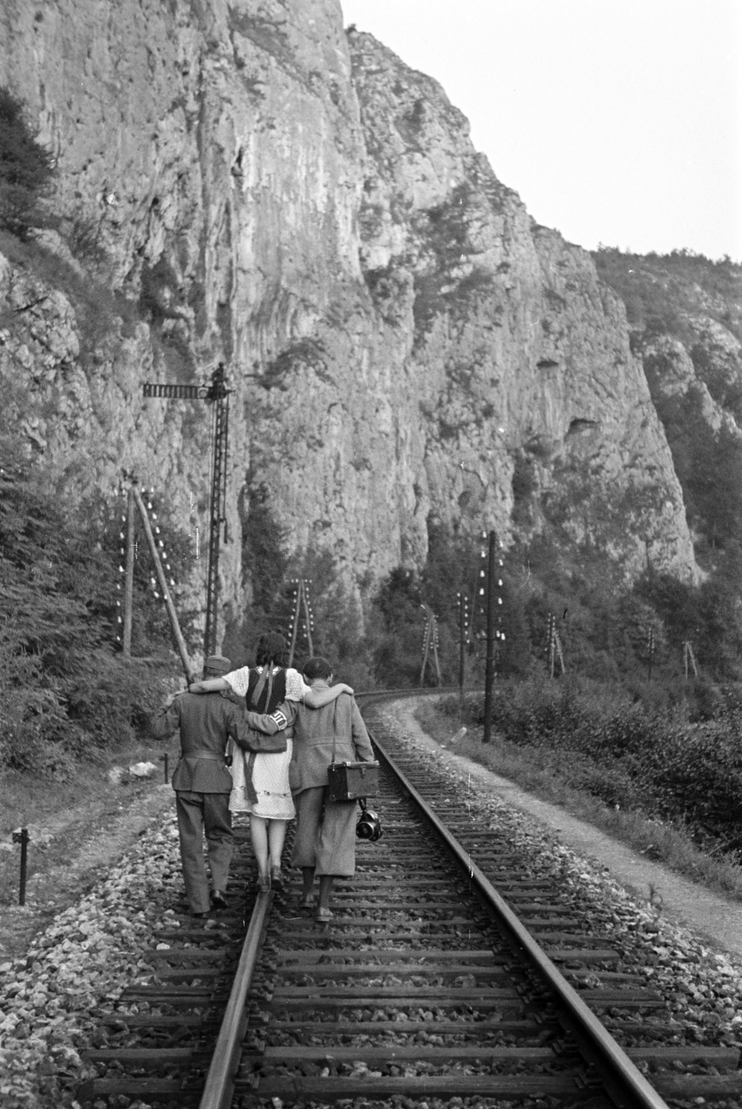 Romania,Transylvania, a Révi-szoros a Sebes-Körös völgyében, Rév és Vársonkolyos között., 1940, Horváth József, rails, photo equipment, feat, folk costume, Fortepan #265465