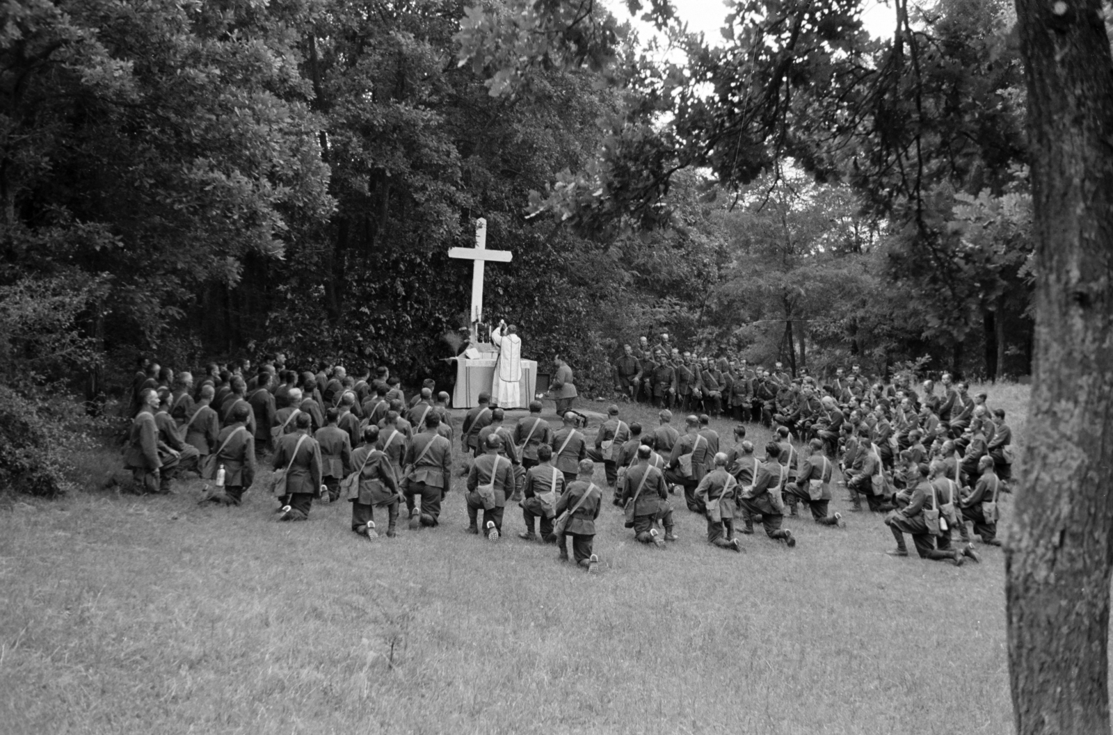 1940, Horváth József, ritual, priest, glade, altar, soldier, wood, cross, Fortepan #265497