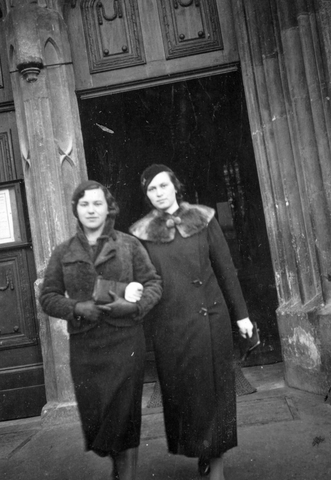 Romania,Transylvania, Cluj-Napoca, Szent Mihály templom., 1940, Kösztler Ildikó, women, Fortepan #26561