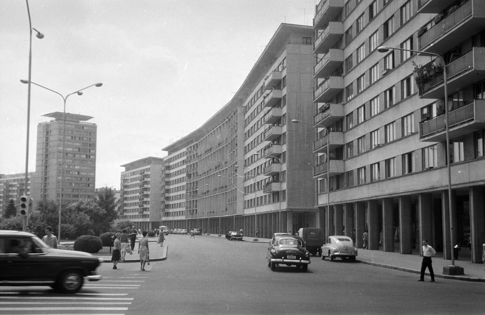 Romania, Bucharest, a Strada Ion Câmpineanu (13 Decembrie) blokkházai., 1965, Horváth József, blocks, crosswalk, modern architecture, Fortepan #265661