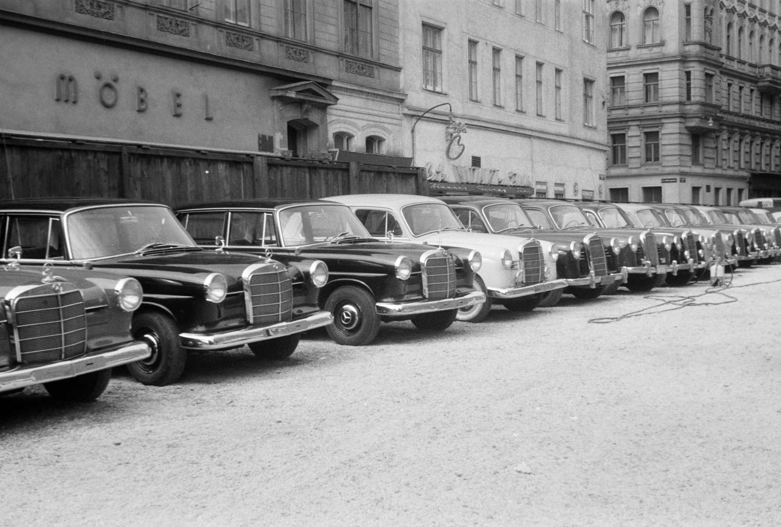 Austria, Vienna, Komödiengasse a Praterstraße felől a Zirkusgasse felé nézve., 1963, Horváth József, Fortepan #265685