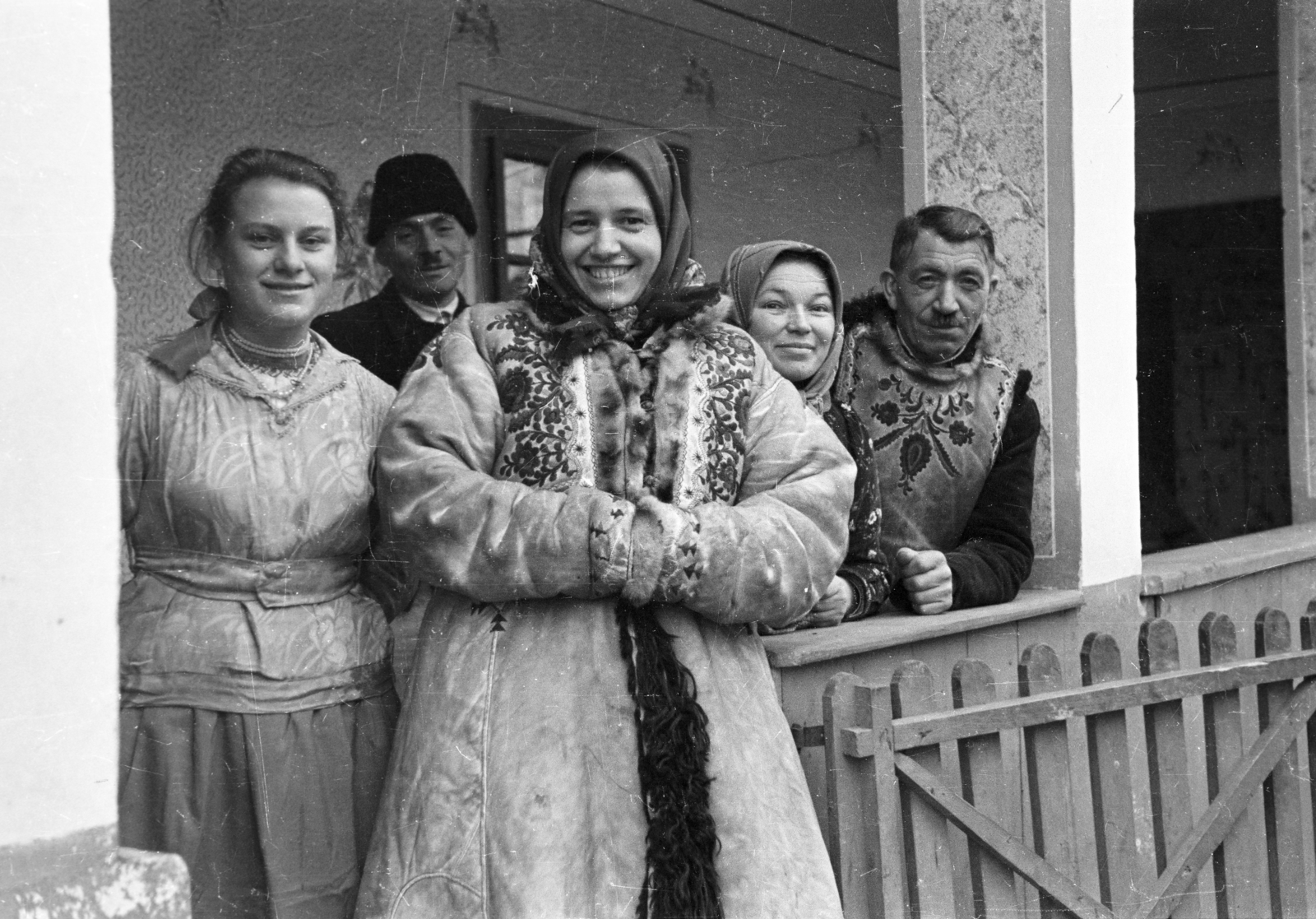 1959, Horváth József, folk costume, fur coat, embroidery, Fortepan #265742