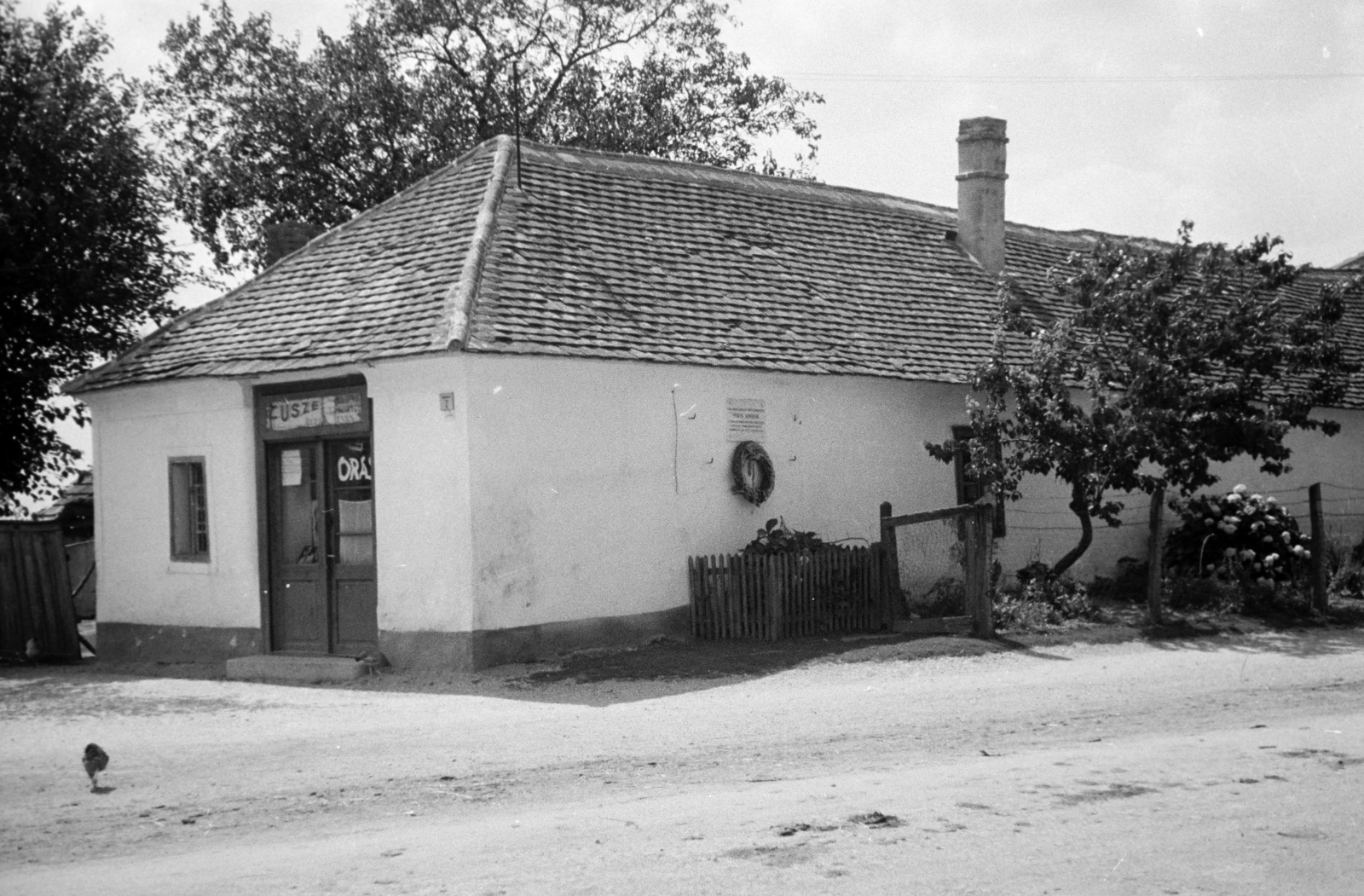 Hungary, Rákóczi Ferenc utca 7., Fürst Sándor szülőháza., 1953, Horváth József, memorial plaque, wreath, clockmaker, Fortepan #265750