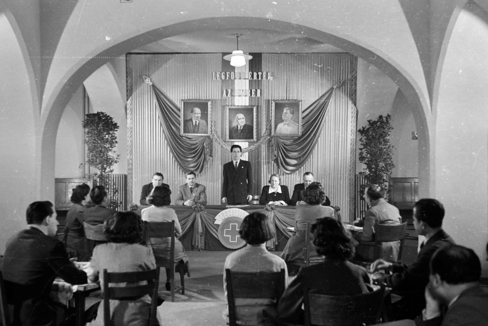 1952, Horváth József, audience, political decoration, Joseph Stalin portrayal, Lenin-portrayal, Mátyás Rákosi-portrayal, decoration, Fortepan #265779