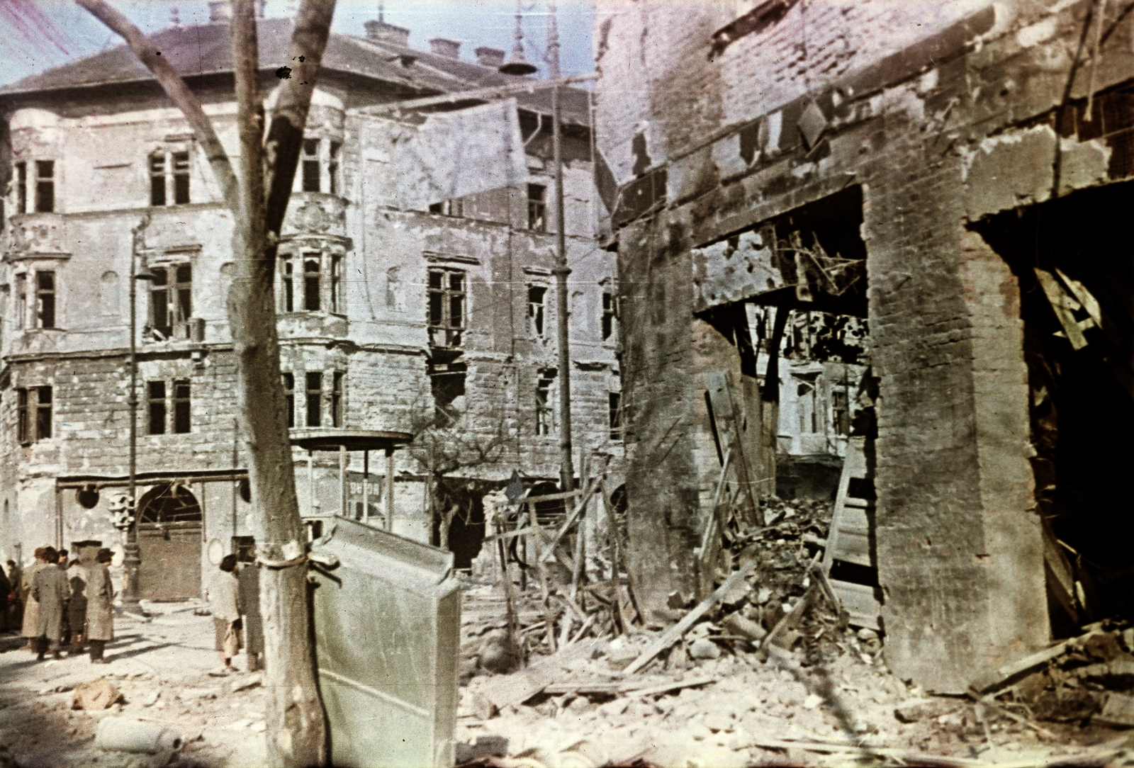 Hungary, Budapest VIII., Üllői út, a Nagykörút kereszteződésénél álló lerombolt házak, jobbra a József körút., 1956, Horváth József, Budapest, revolution, colorful, Fortepan #265782