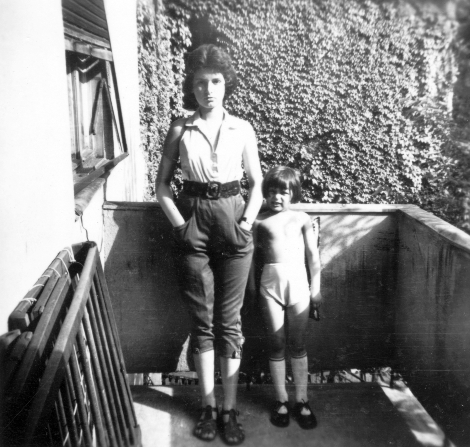 1960, Pohl Pálma, balcony, woman, kid, hands in pockets, Fortepan #26582