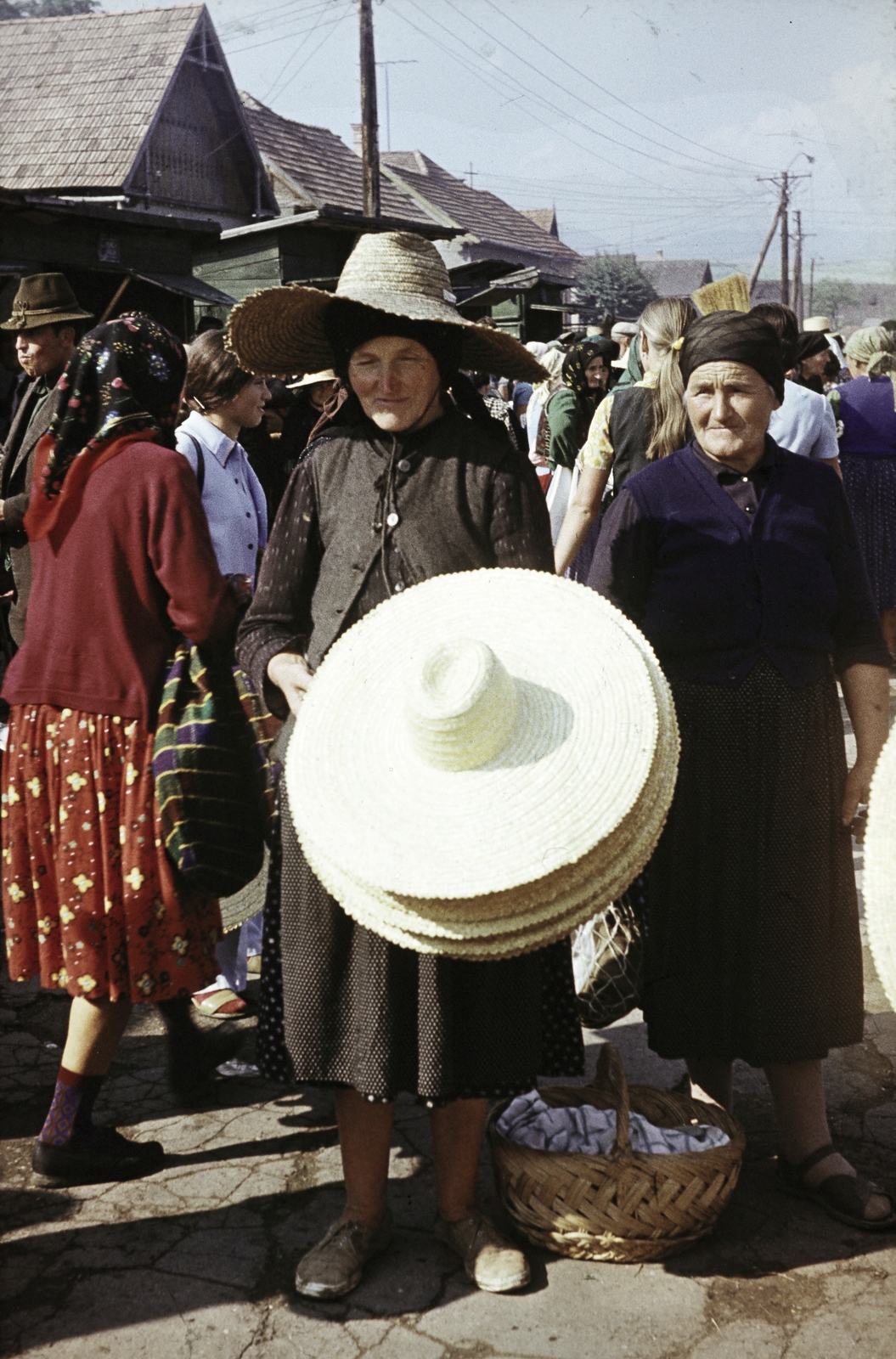 1970, Horváth József, folk costume, colorful, market, straw hat, Fortepan #265820