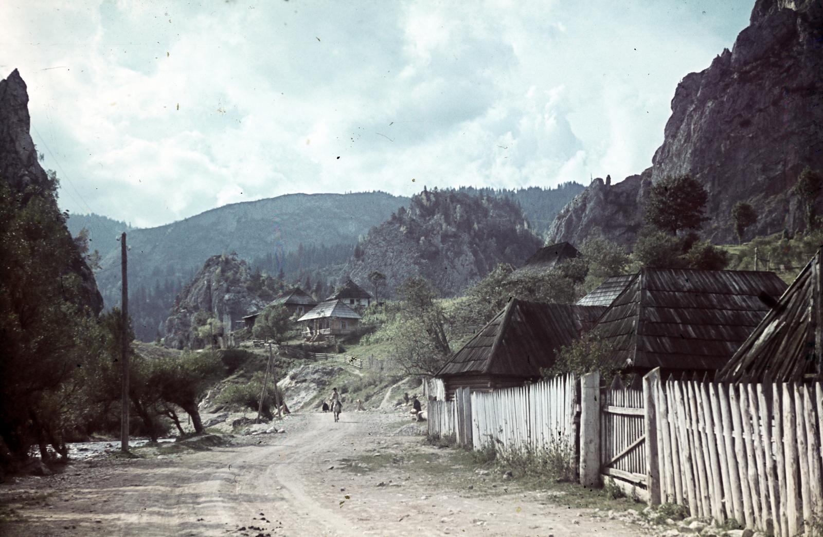 Romania,Transylvania, Bicaz-Chei, a Békás-szoros bejárata., 1940, Horváth József, Best of, colorful, Fortepan #265853