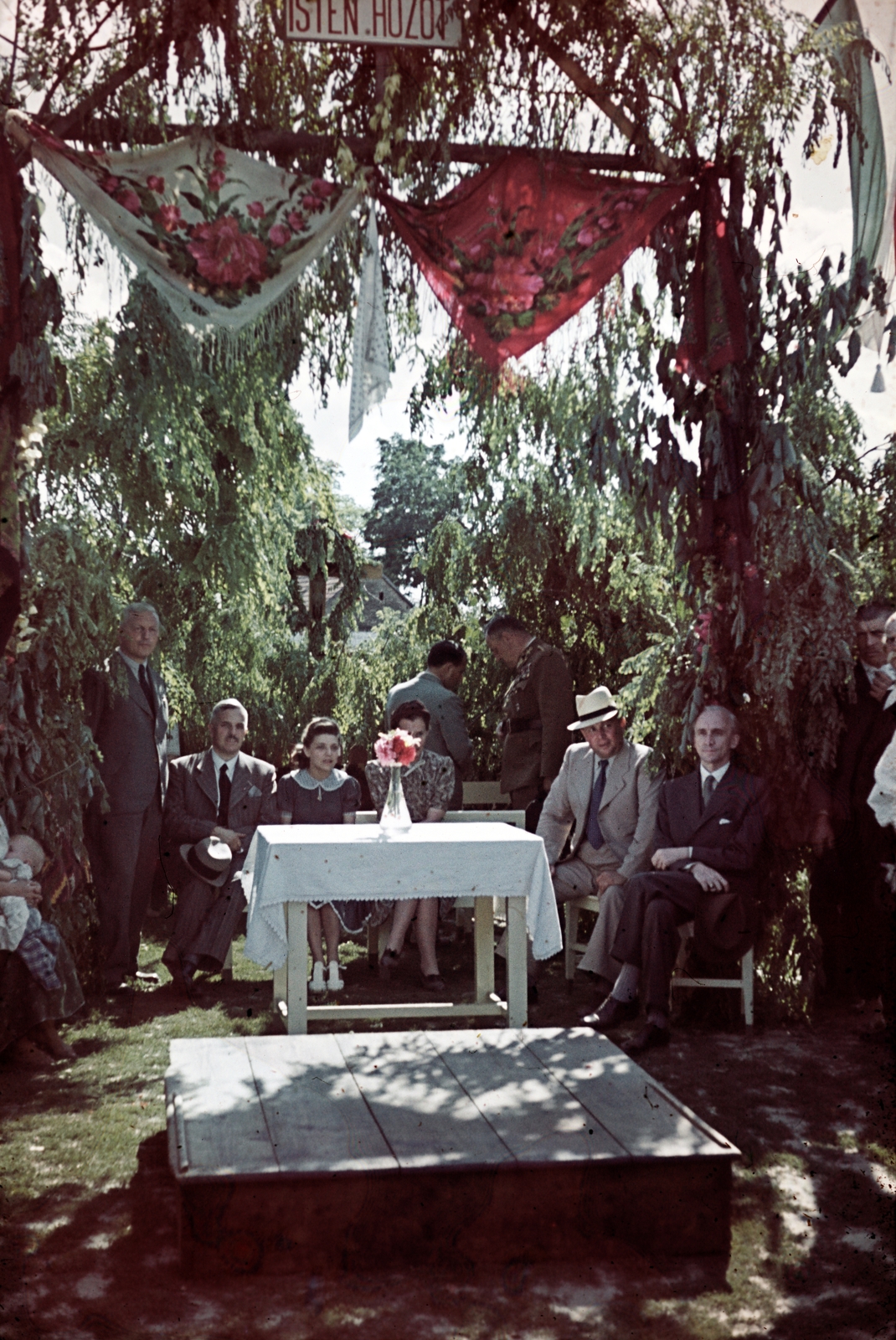 Magyarország, jobbra a kezében Bárdossy László külügyminiszter ül., 1941, Horváth József, színes, díszkapu, Fortepan #265860