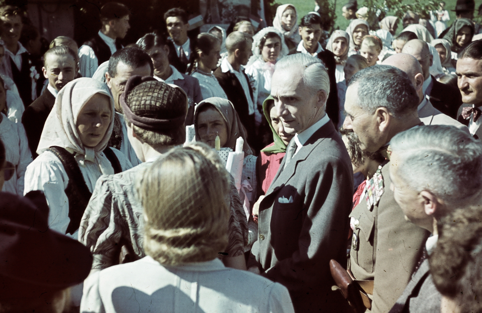 Hungary, középen szürke öltönyben Bárdossy László külügyminiszter., 1941, Horváth József, colorful, hairnet, mass, Fortepan #265862