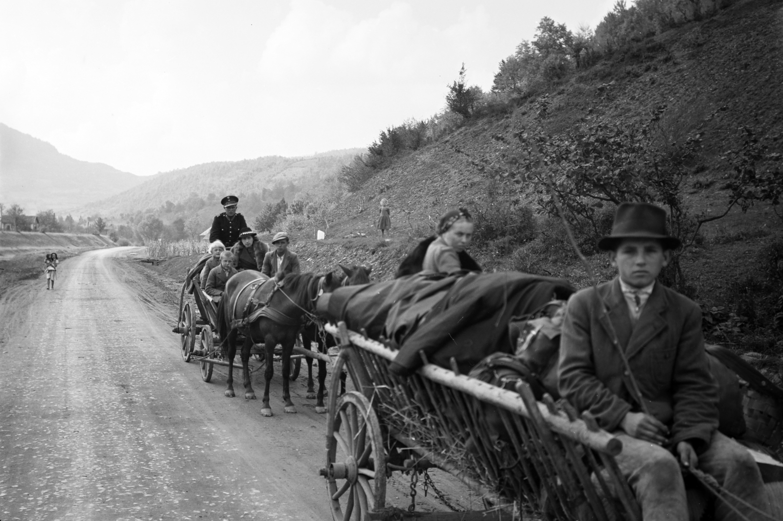Ukraine,Zakarpattia Oblast, lengyel menekültek., 1939, Horváth József, refugee, Polish soldier, Horse-drawn carriage, Fortepan #265902